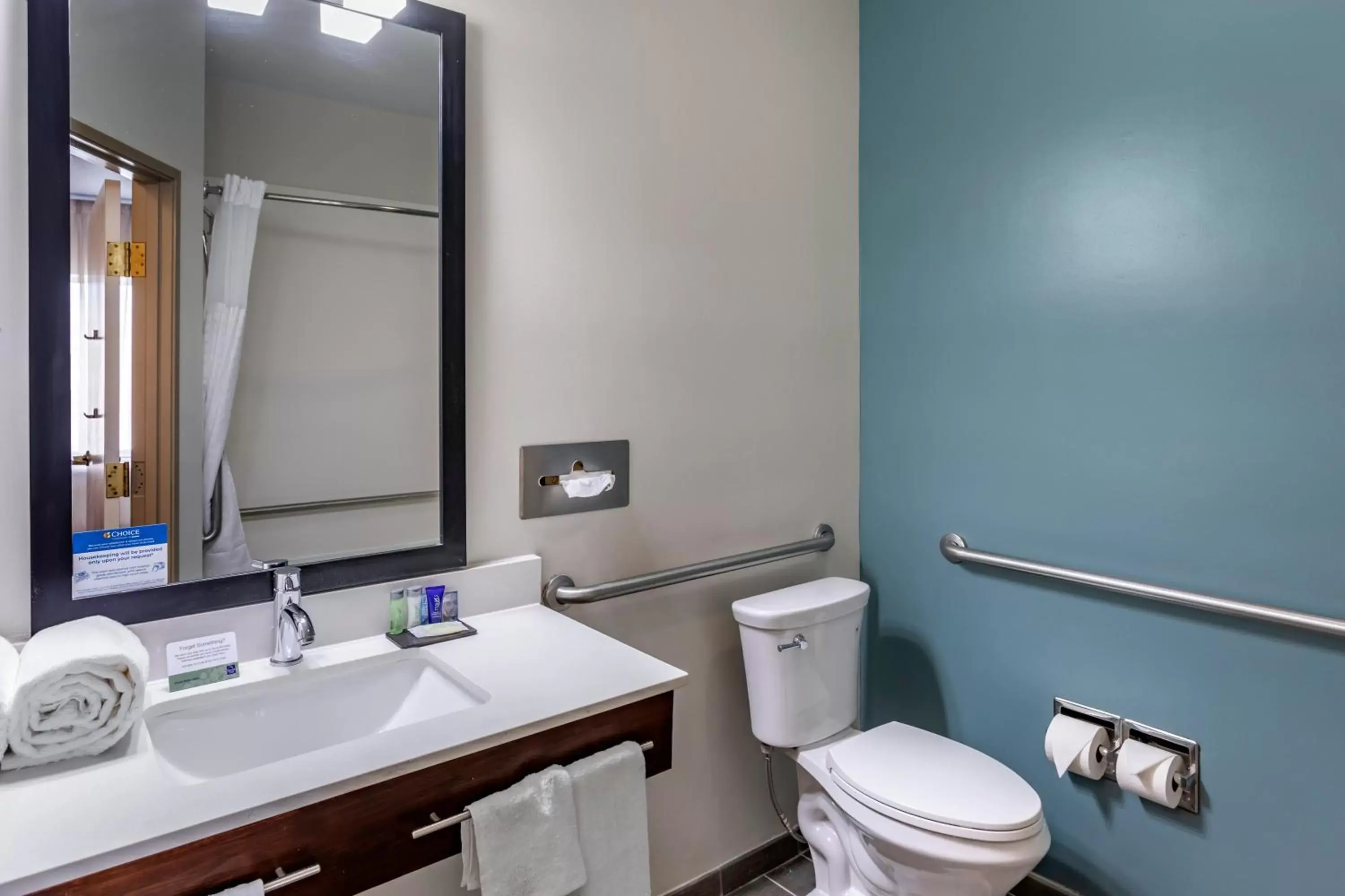 Bathroom in Sleep Inn & Suites Lebanon - Nashville Area