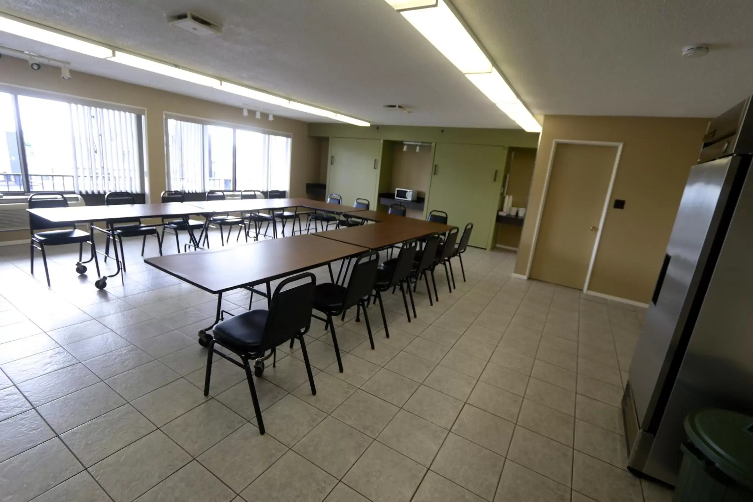 Meeting/conference room in Super 8 by Wyndham Hearst ON