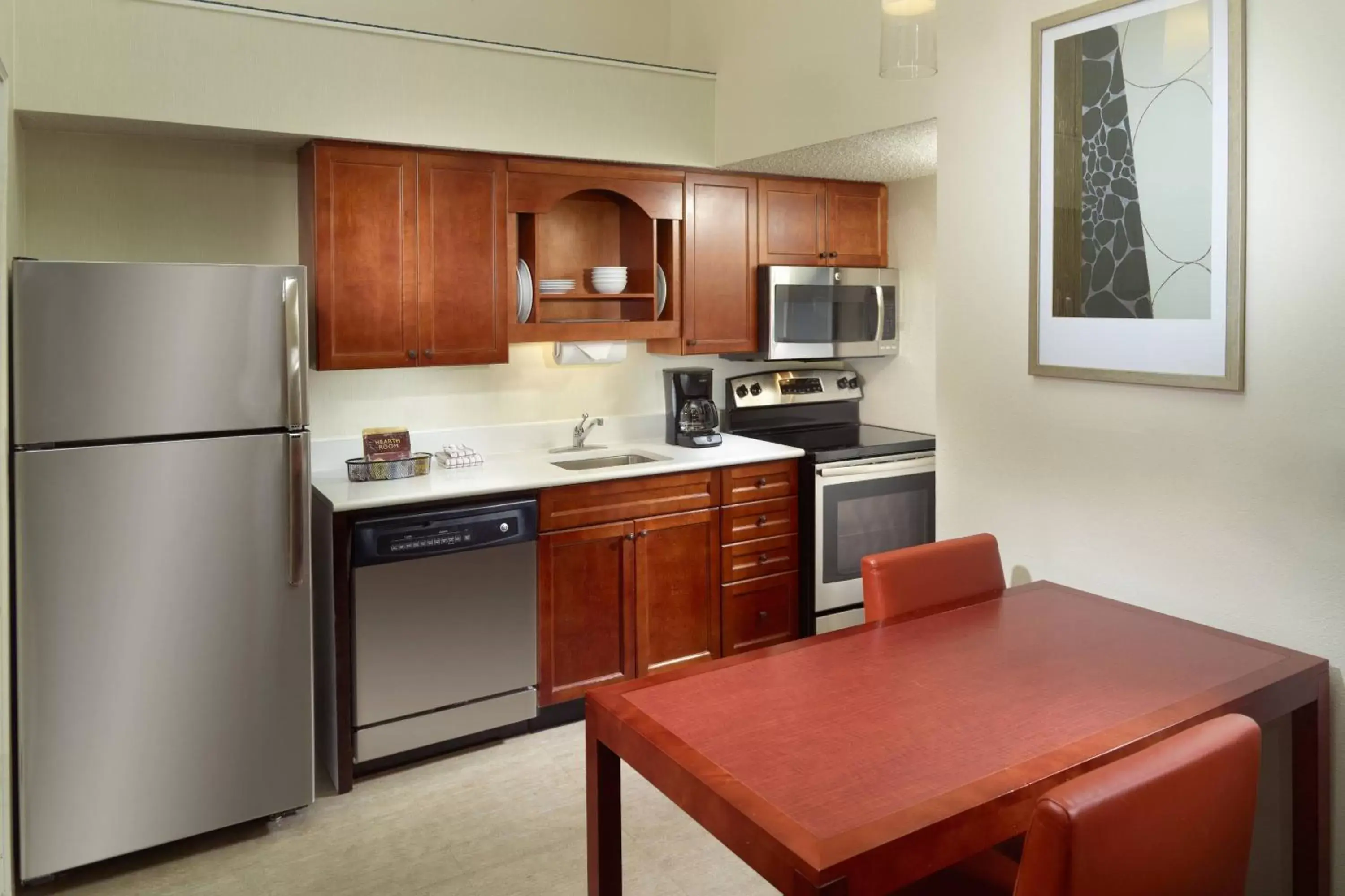 Bedroom, Kitchen/Kitchenette in Residence Inn by Marriott Nashville Airport