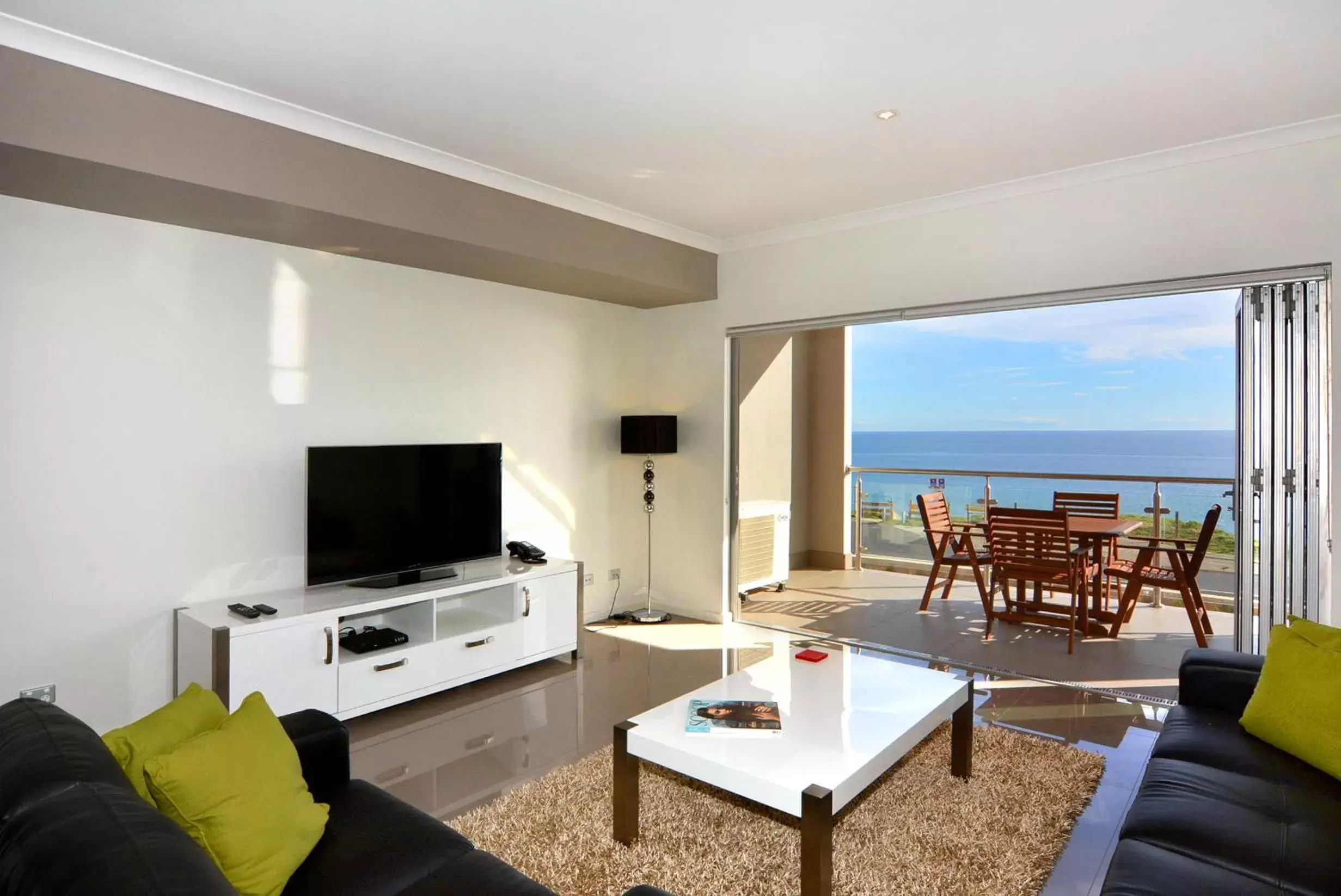 TV and multimedia in Bunbury Seaview Apartments