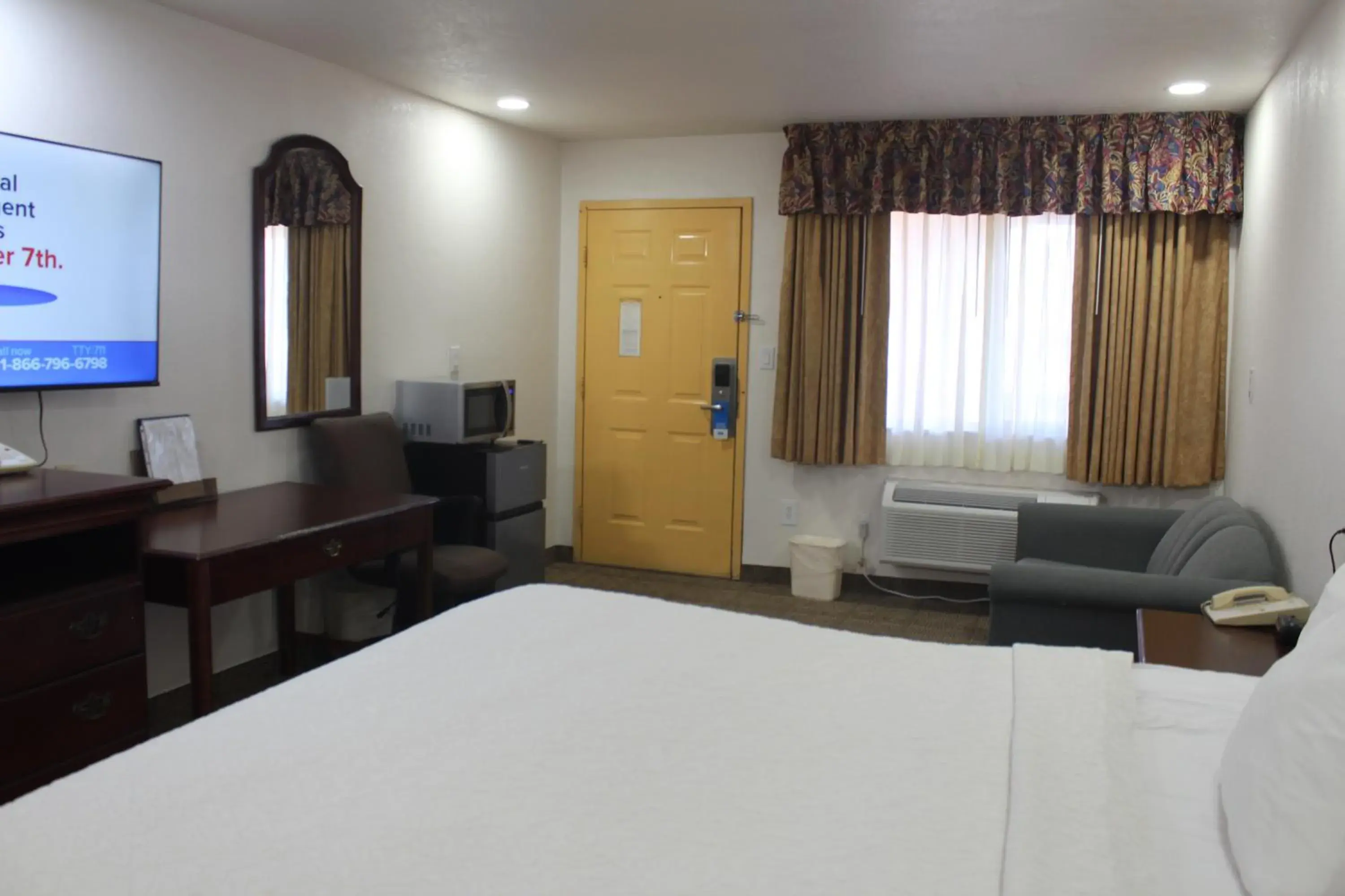 Bed, TV/Entertainment Center in Rodeway Inn Tucumcari