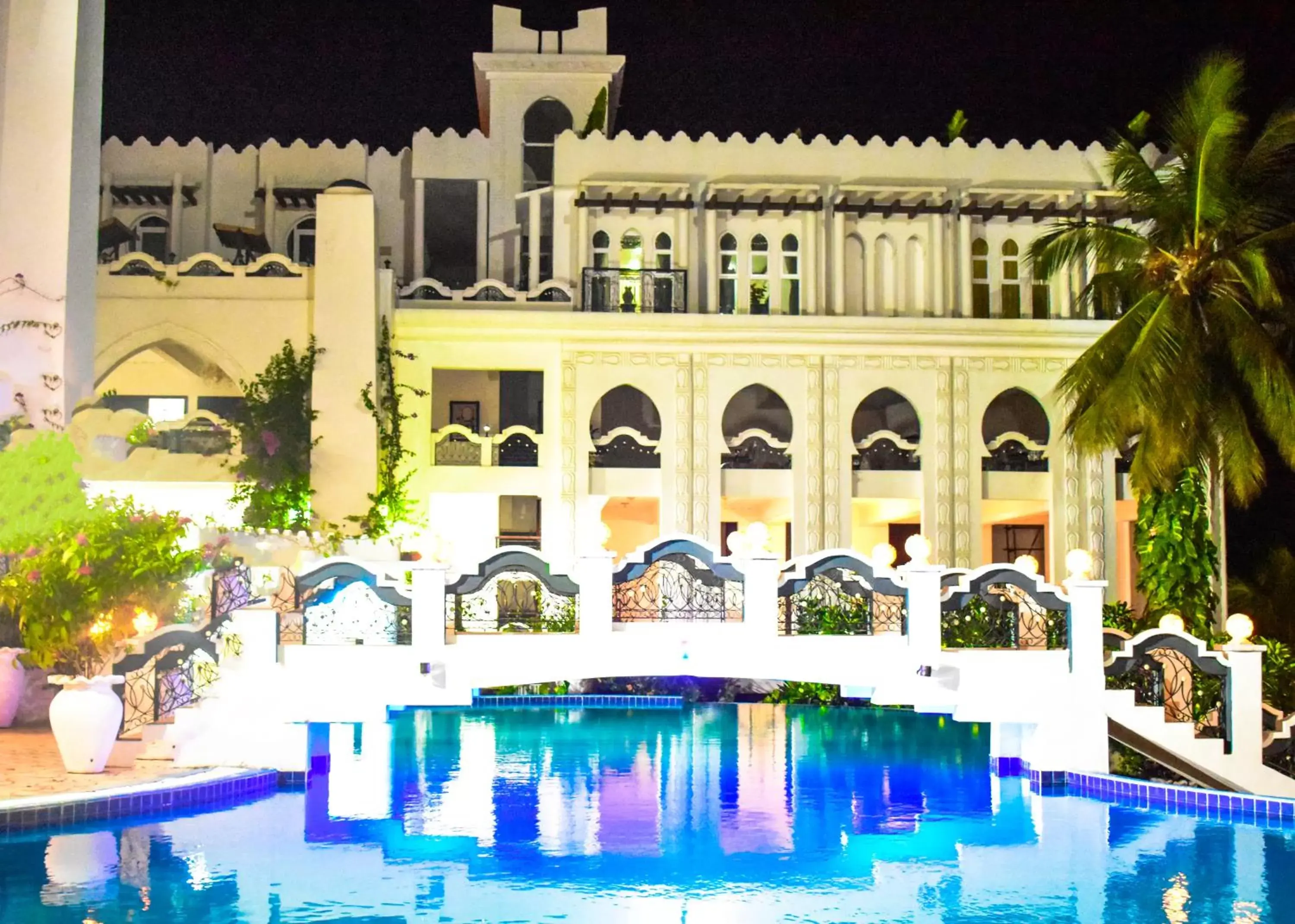Garden, Swimming Pool in Madinat Al Bahr Business & Spa Hotel