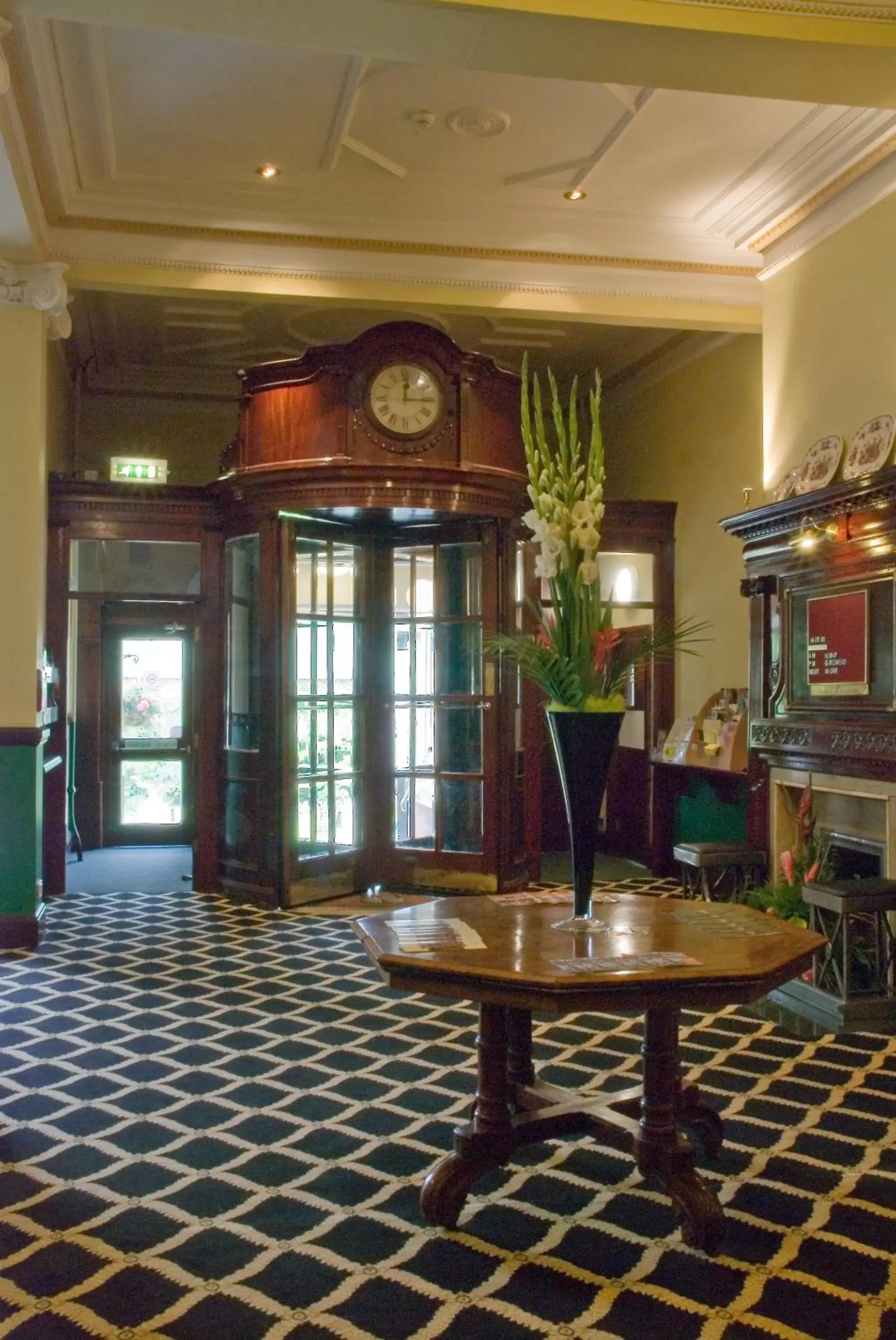 Lobby or reception in Prince Of Wales Hotel