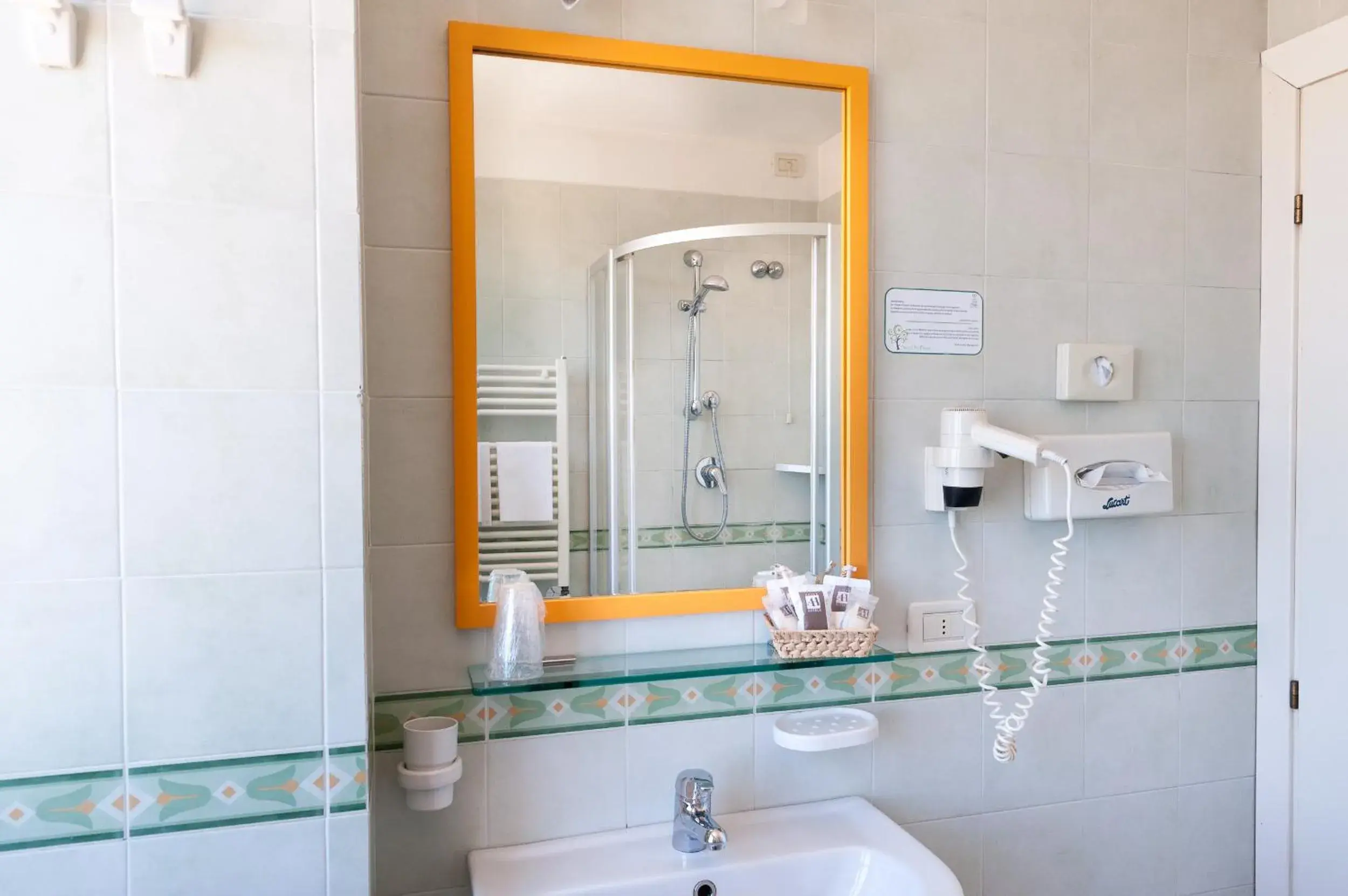 Bathroom in Hotel Il Brigantino