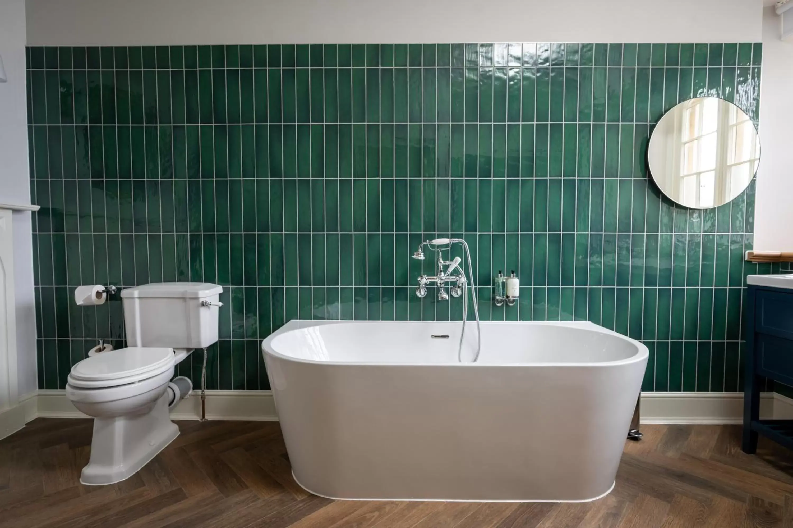 Bathroom in The Royal Inn by Chef & Brewer Collection