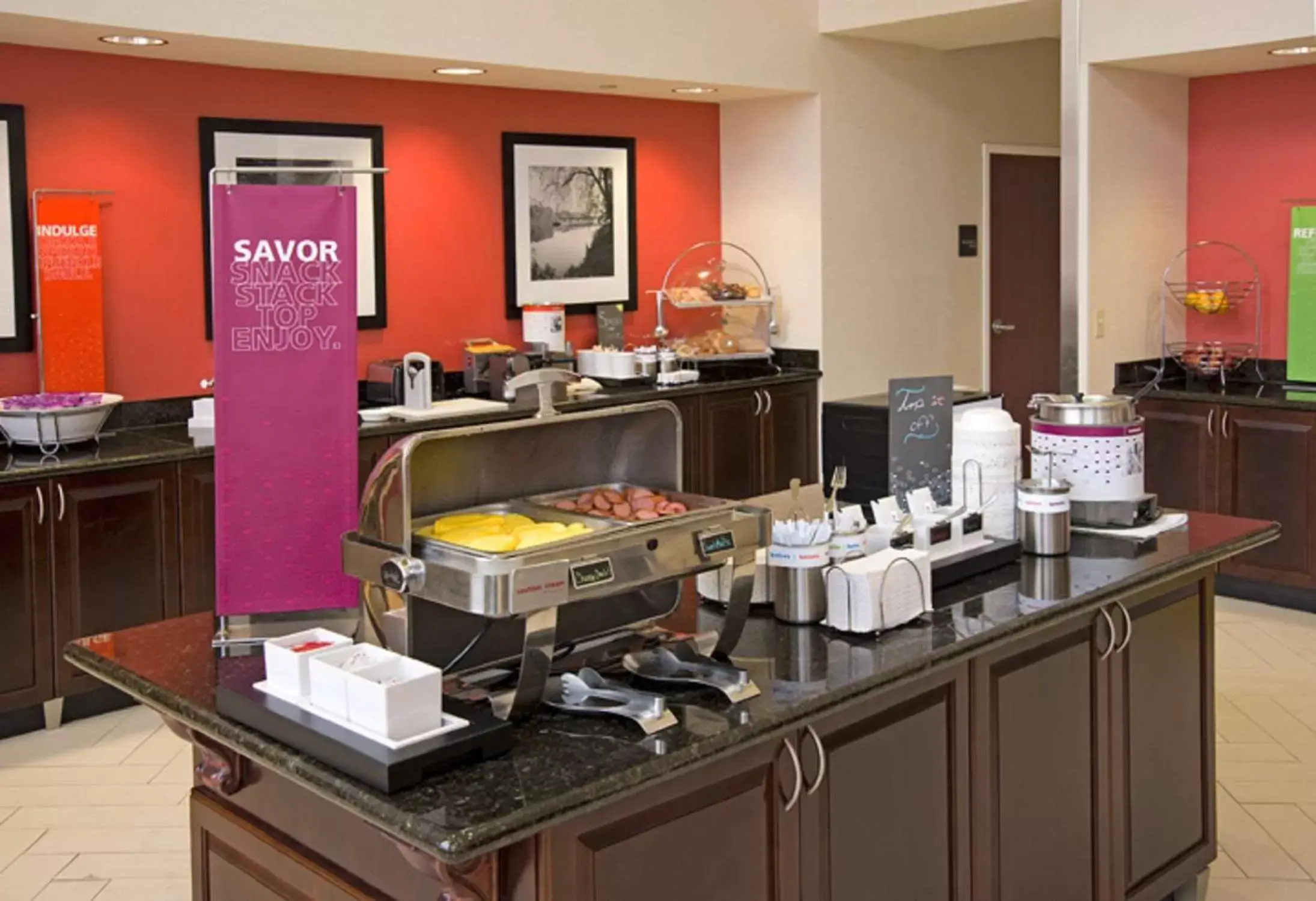 Dining area in Hampton Inn Schenectady Downtown