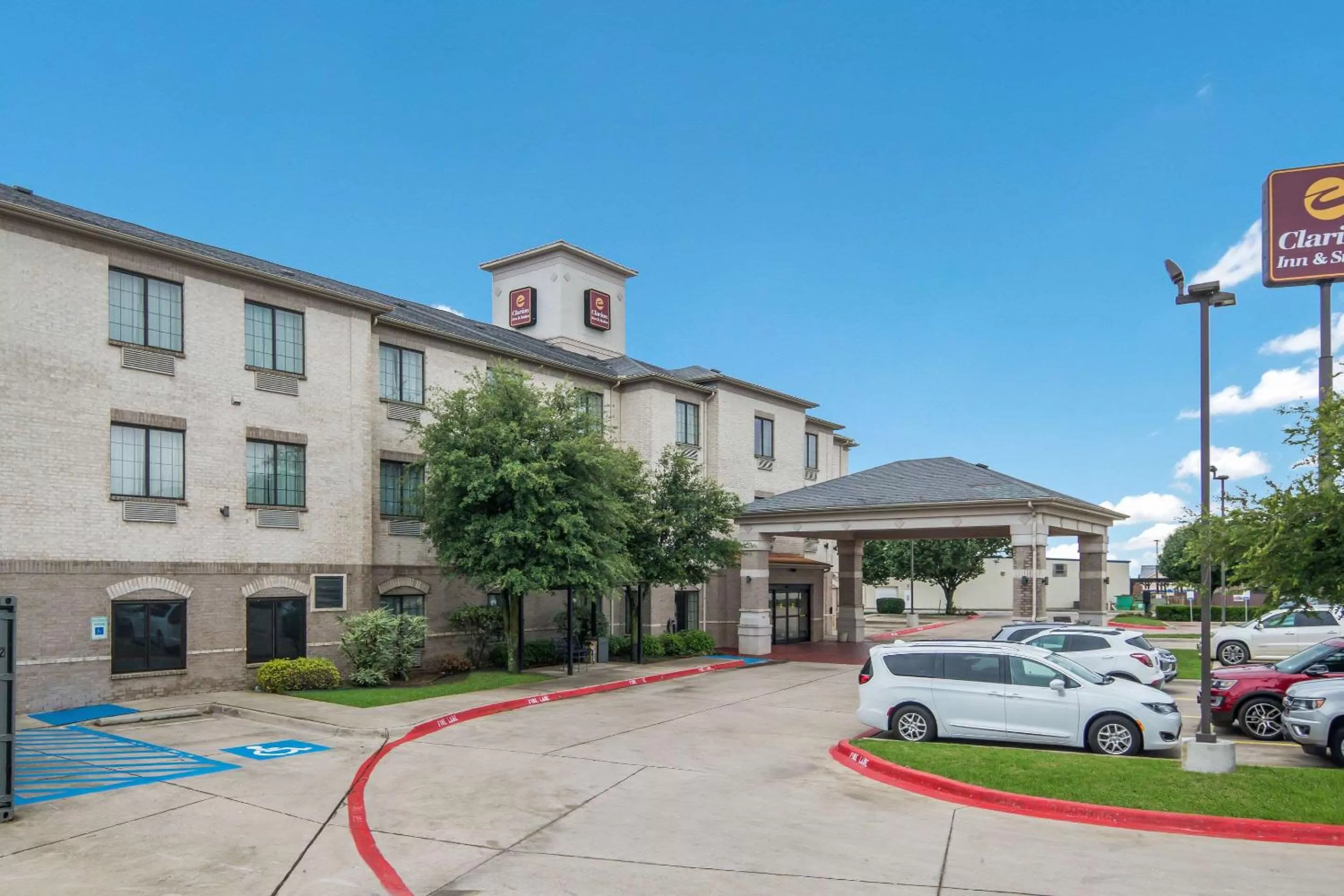 Property building in Clarion Inn & Suites Weatherford South