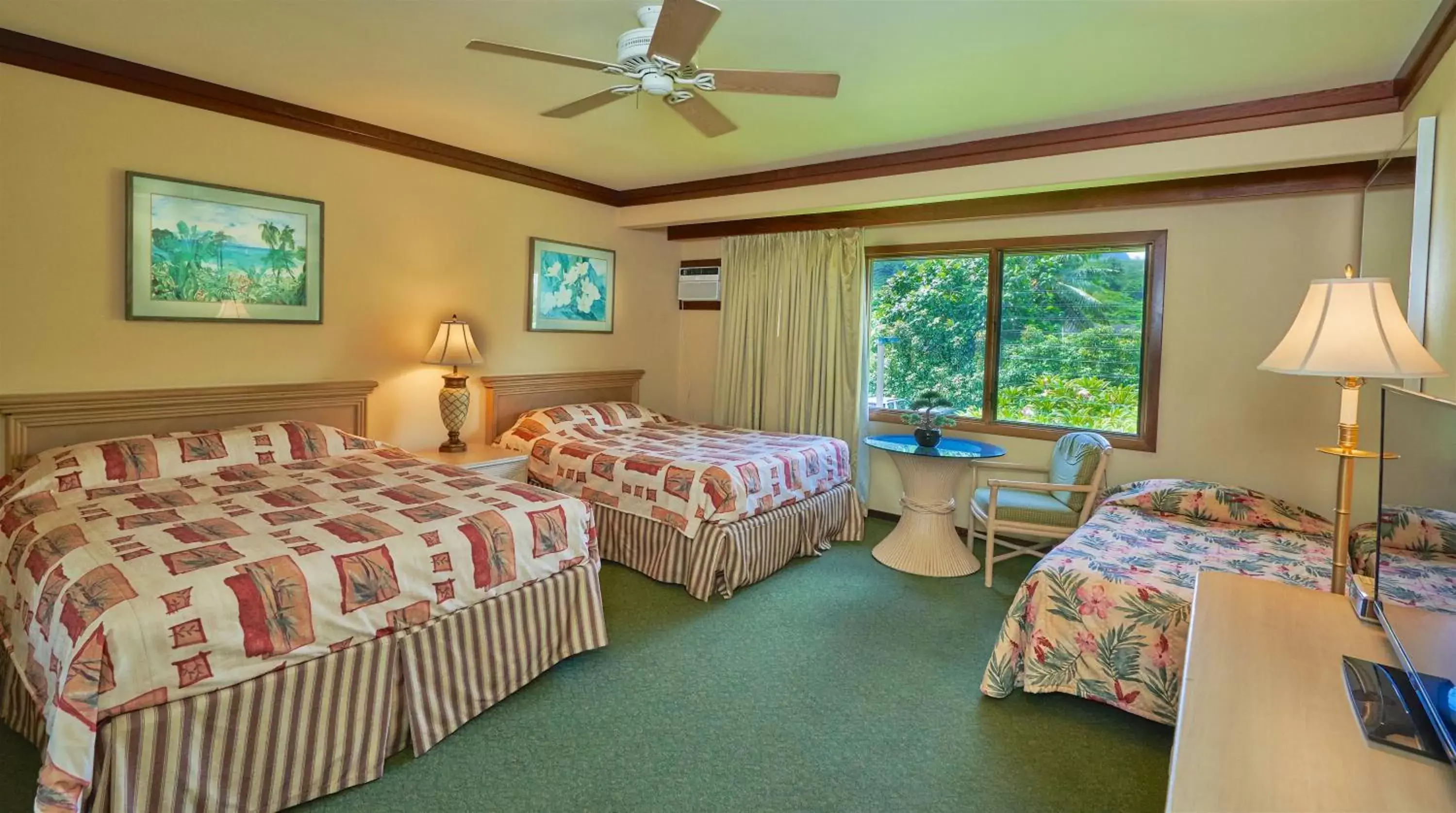 Bed in The Kauai Inn