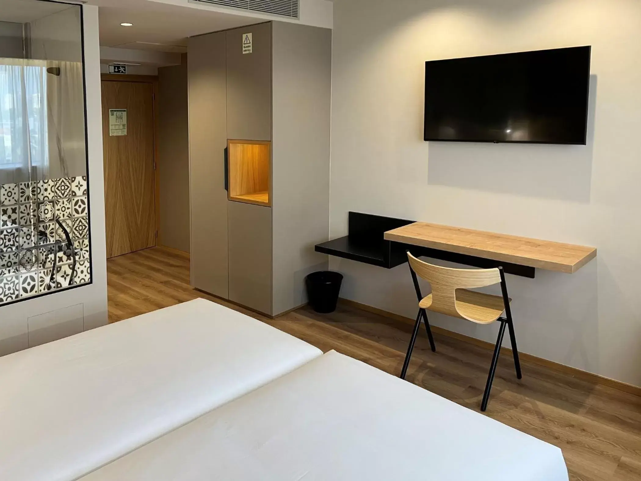 Bed, TV/Entertainment Center in Oca Republik Hotel