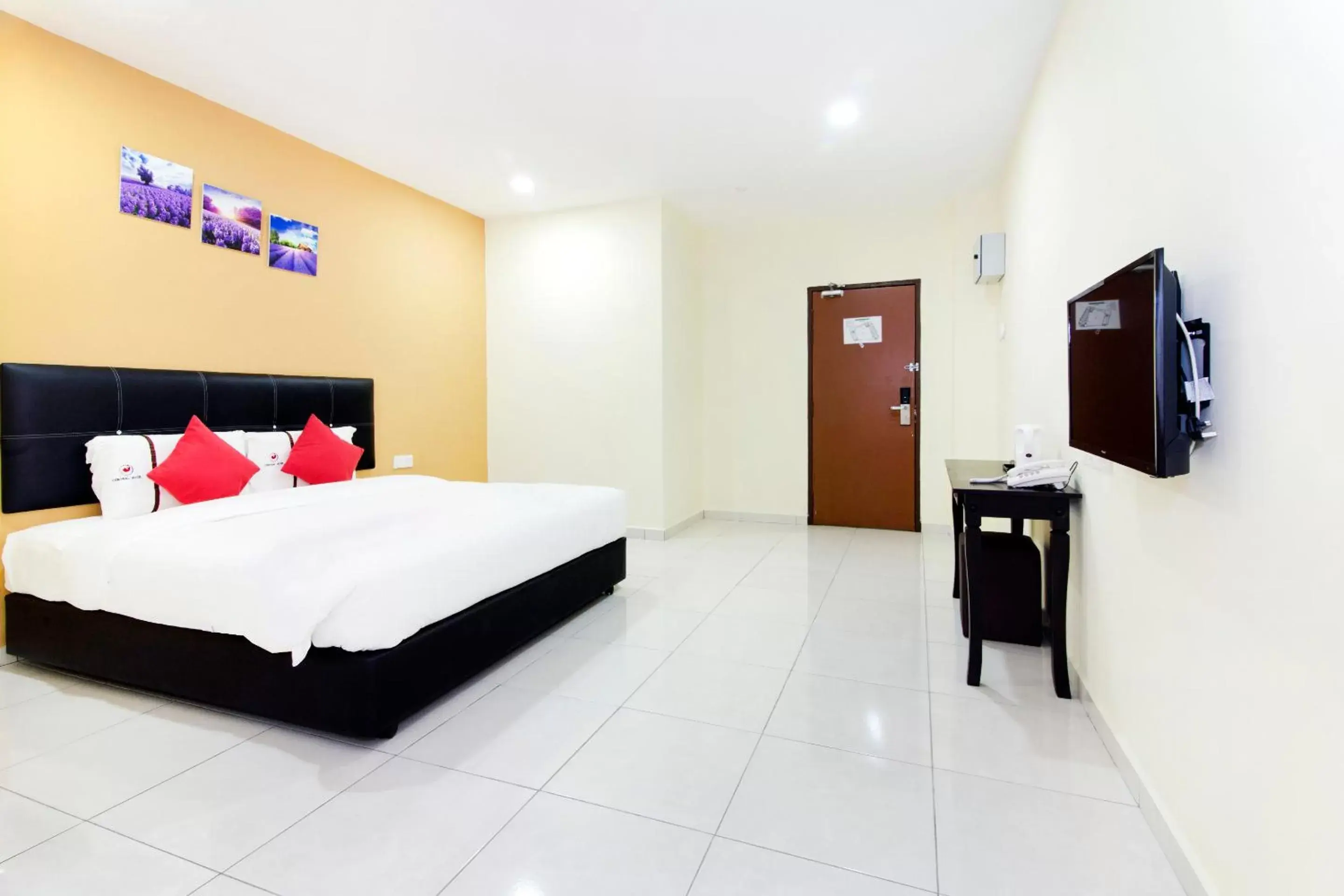 Photo of the whole room, Bed in Central Hotel Photo of the whole room, Bed in Central Hotel