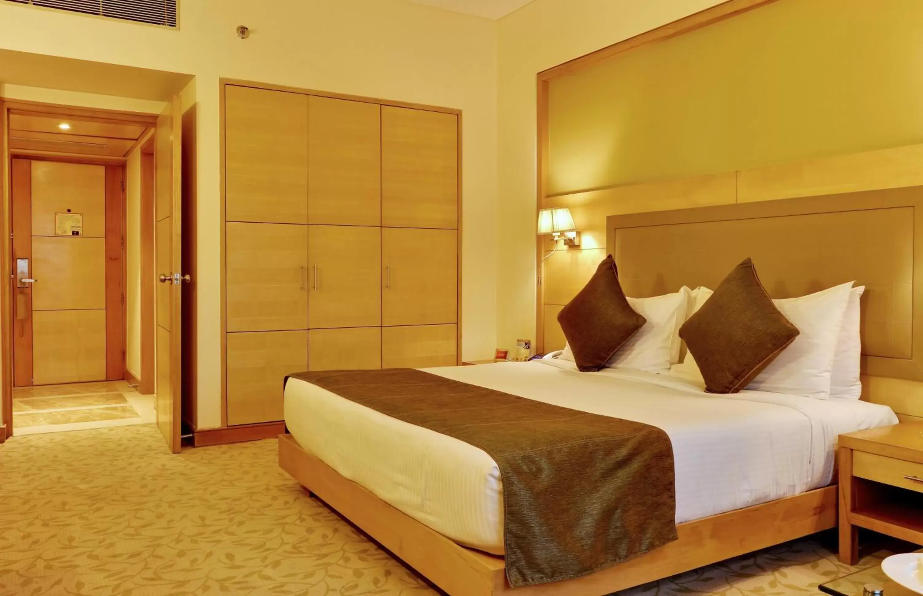 Bed in The Suryaa Hotel New Delhi