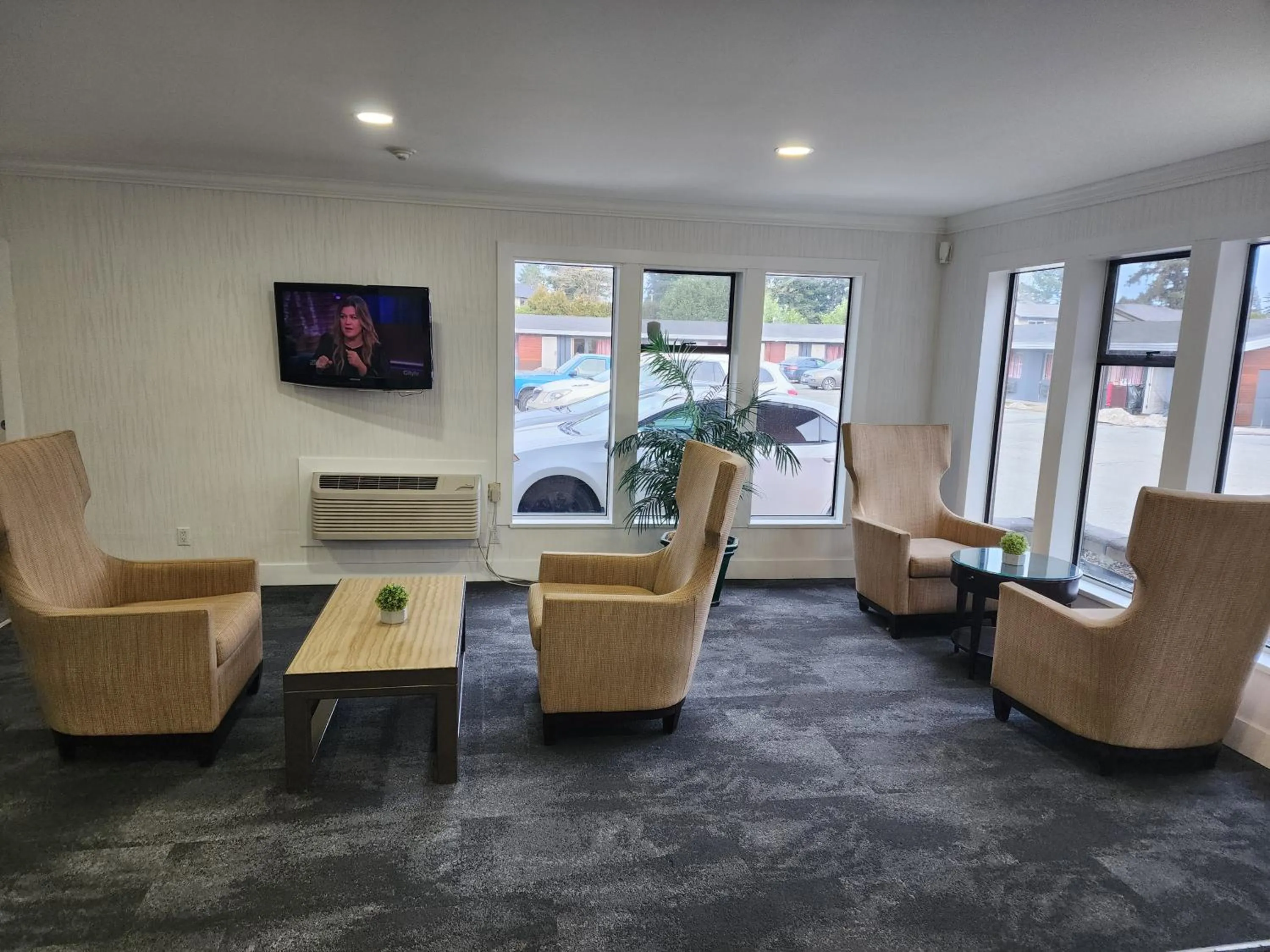 Lobby or reception in Alpine Inn Abbotsford