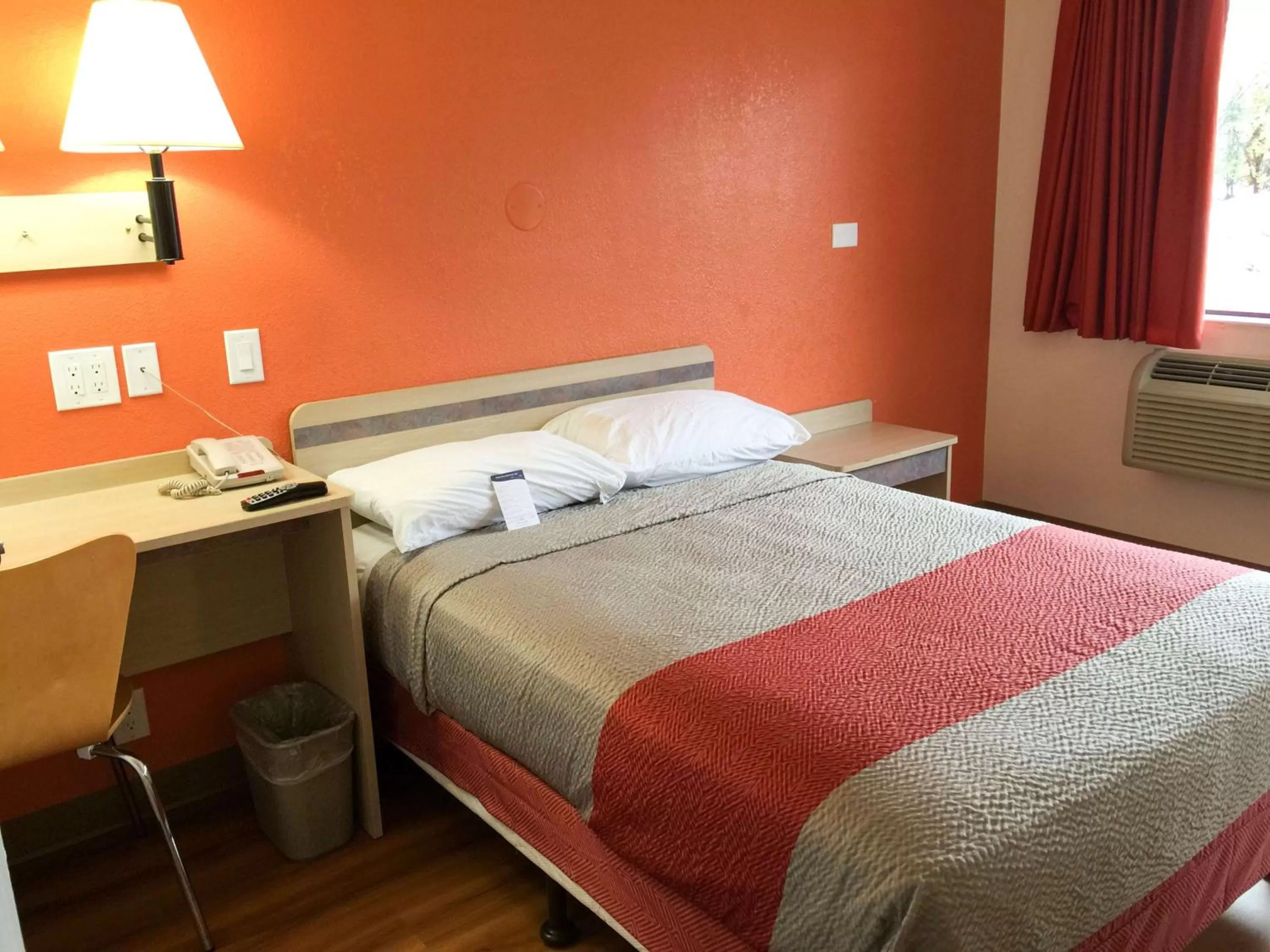 Other, Bed in Motel 6-Roseville, MN - Minneapolis North