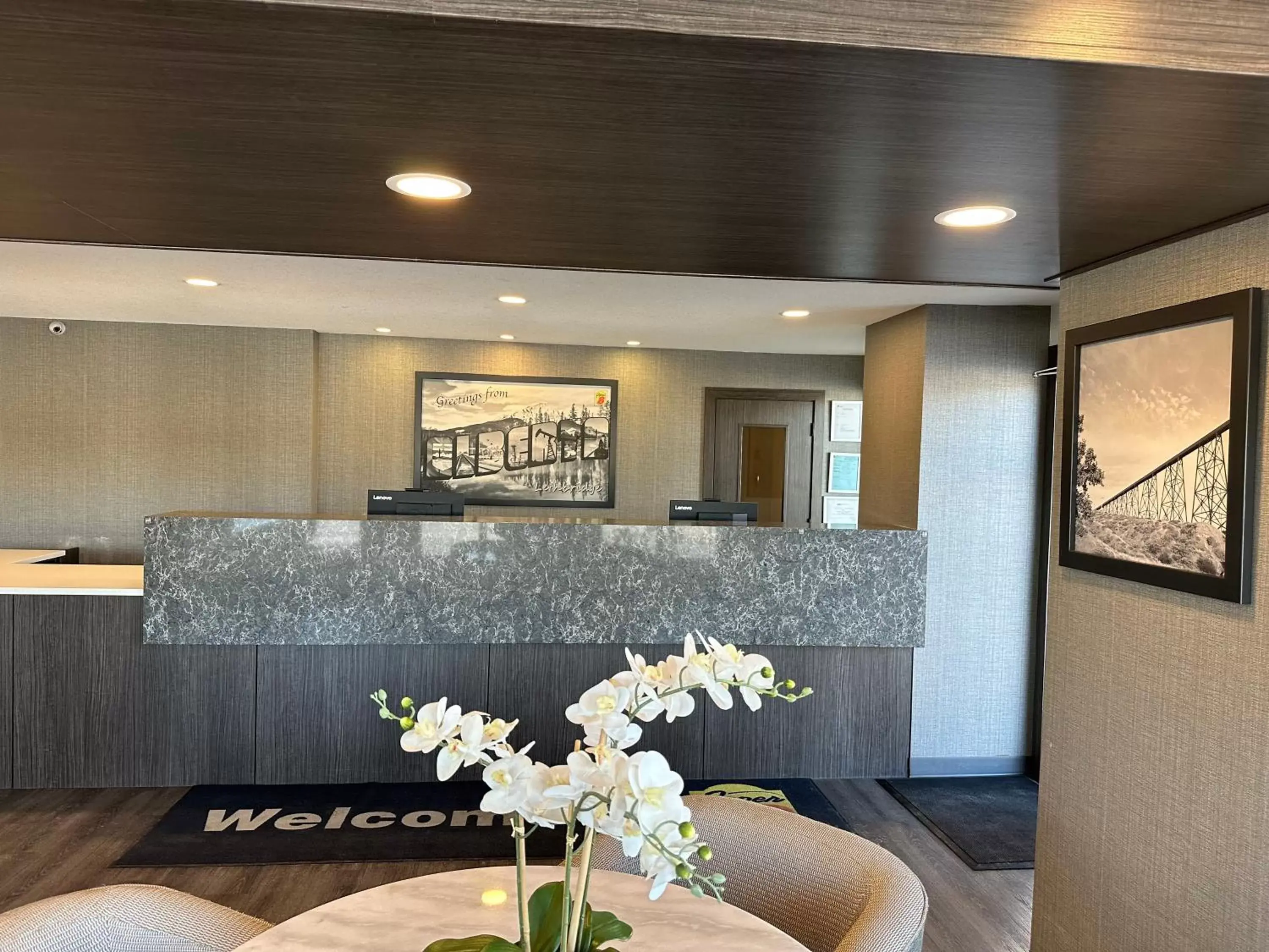 Lobby/Reception in Super 8 by Wyndham Lethbridge