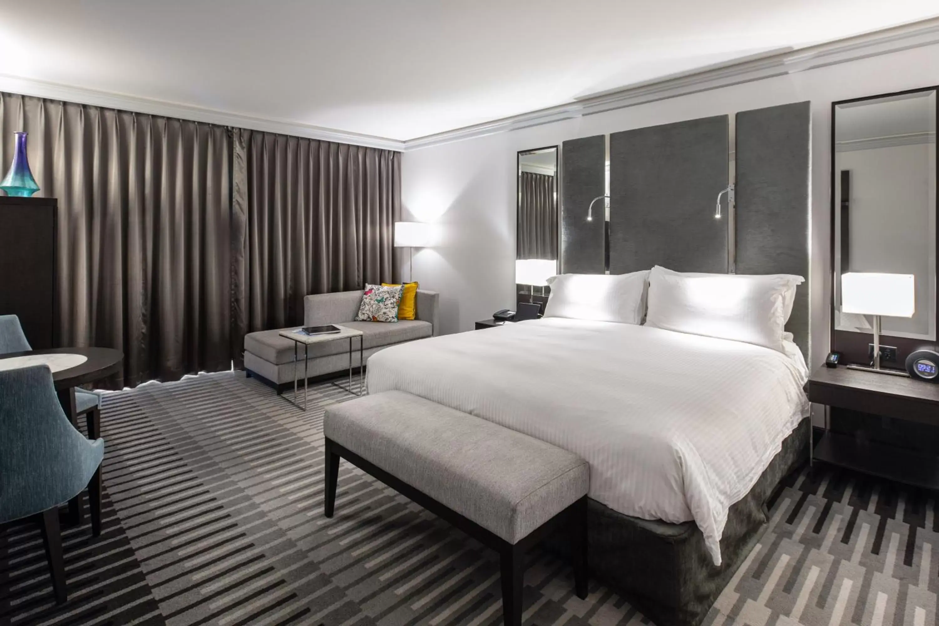 Photo of the whole room, Bed in InterContinental Sydney Double Bay, an IHG Hotel