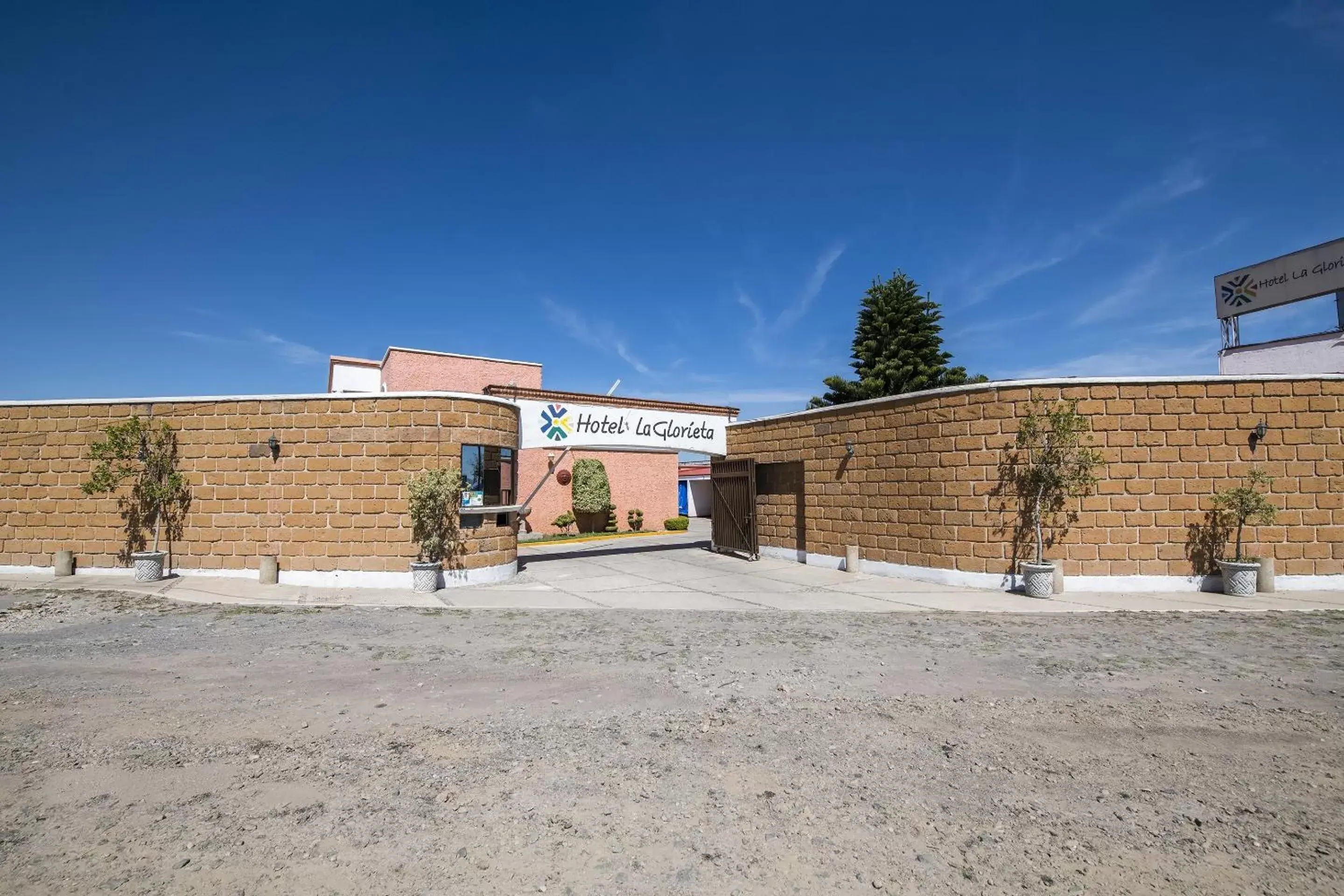 Facade/entrance, Property Building in OYO Hotel La Glorieta ,Huichapan ,Balneario Camino Real
