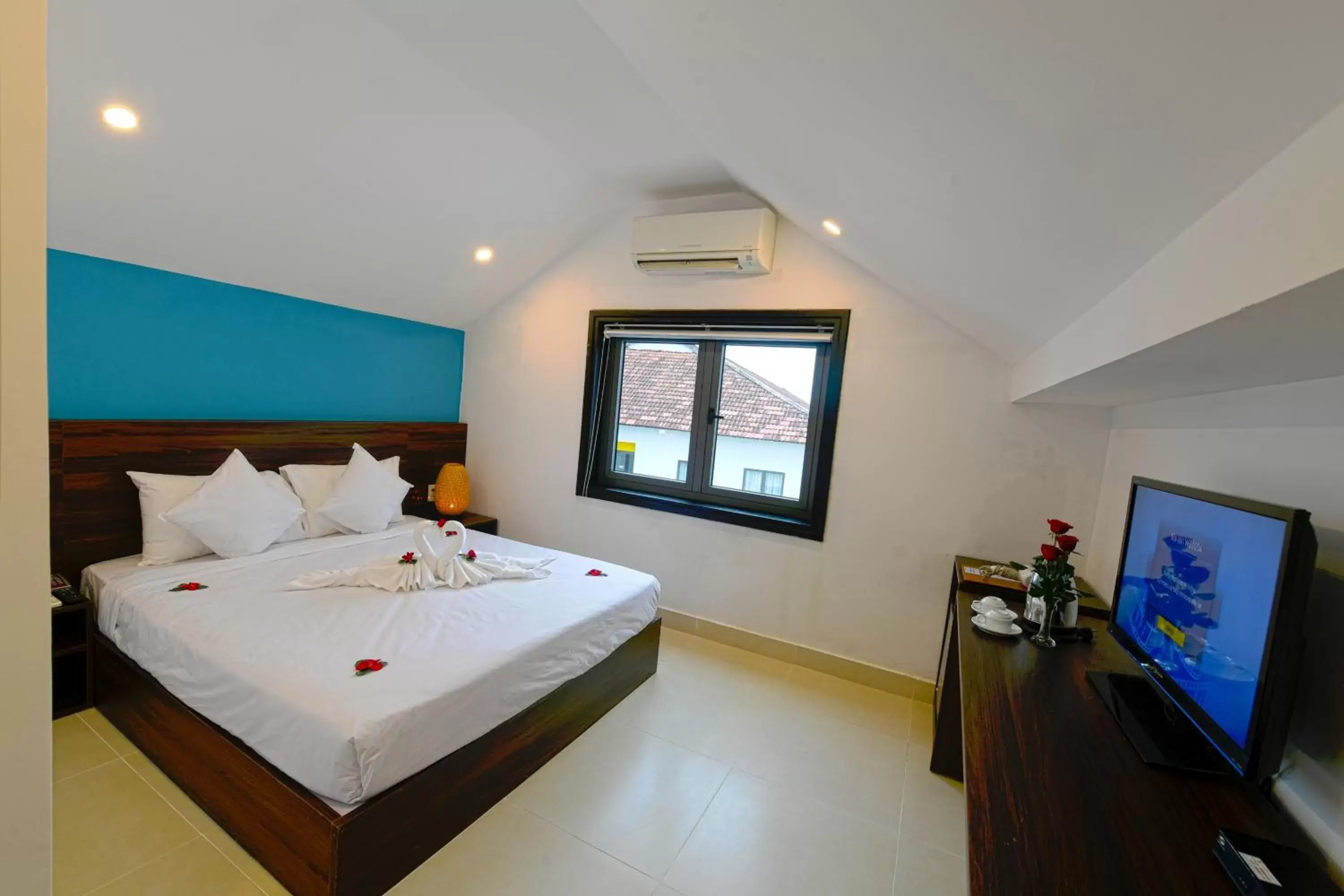 Photo of the whole room, Bed in Hoi An Dream City Hotel