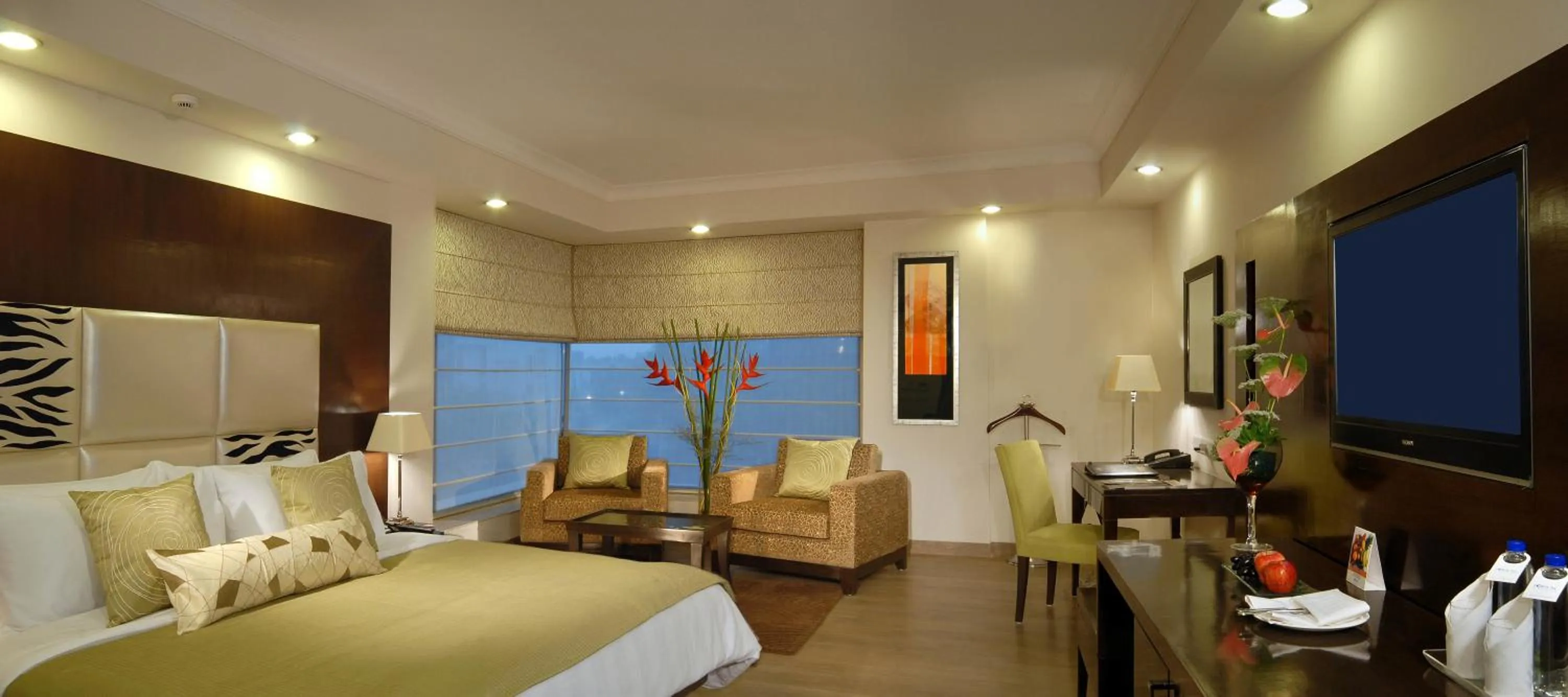 TV and multimedia, Bed in Fortune Sector 27, Noida - Member ITC Hotels' Group