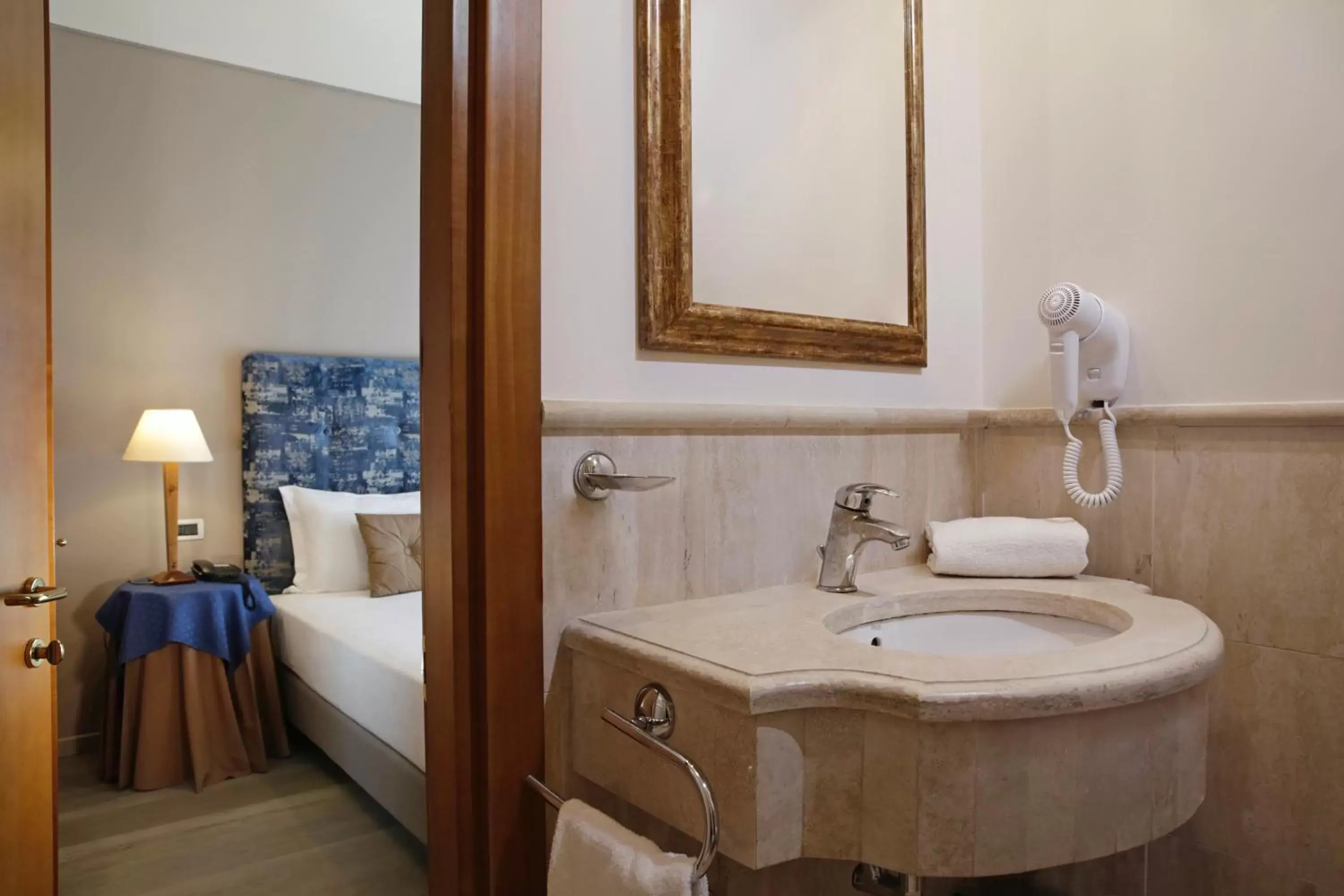 Standard Single Room in Hotel Ponte Milvio
