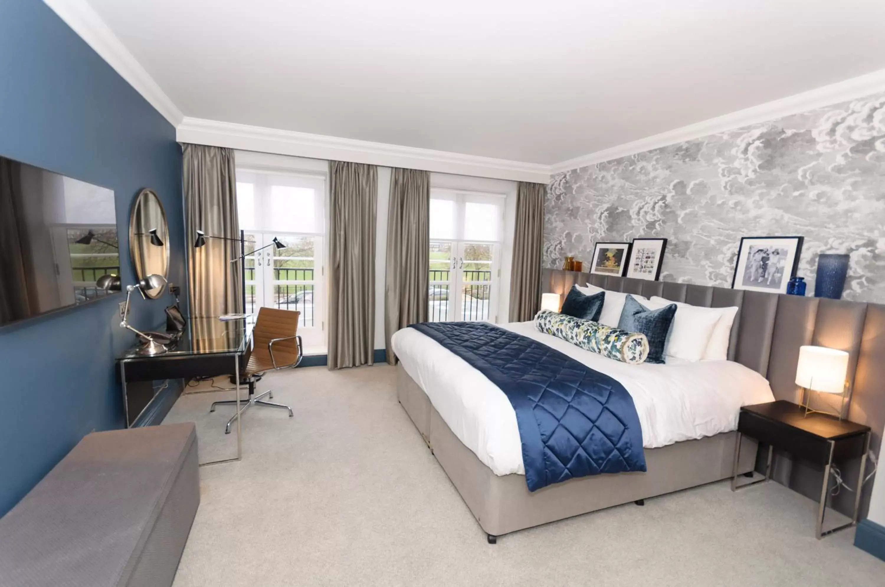 Toilet, Bed in Gonville Hotel Toilet, Bed in Gonville Hotel