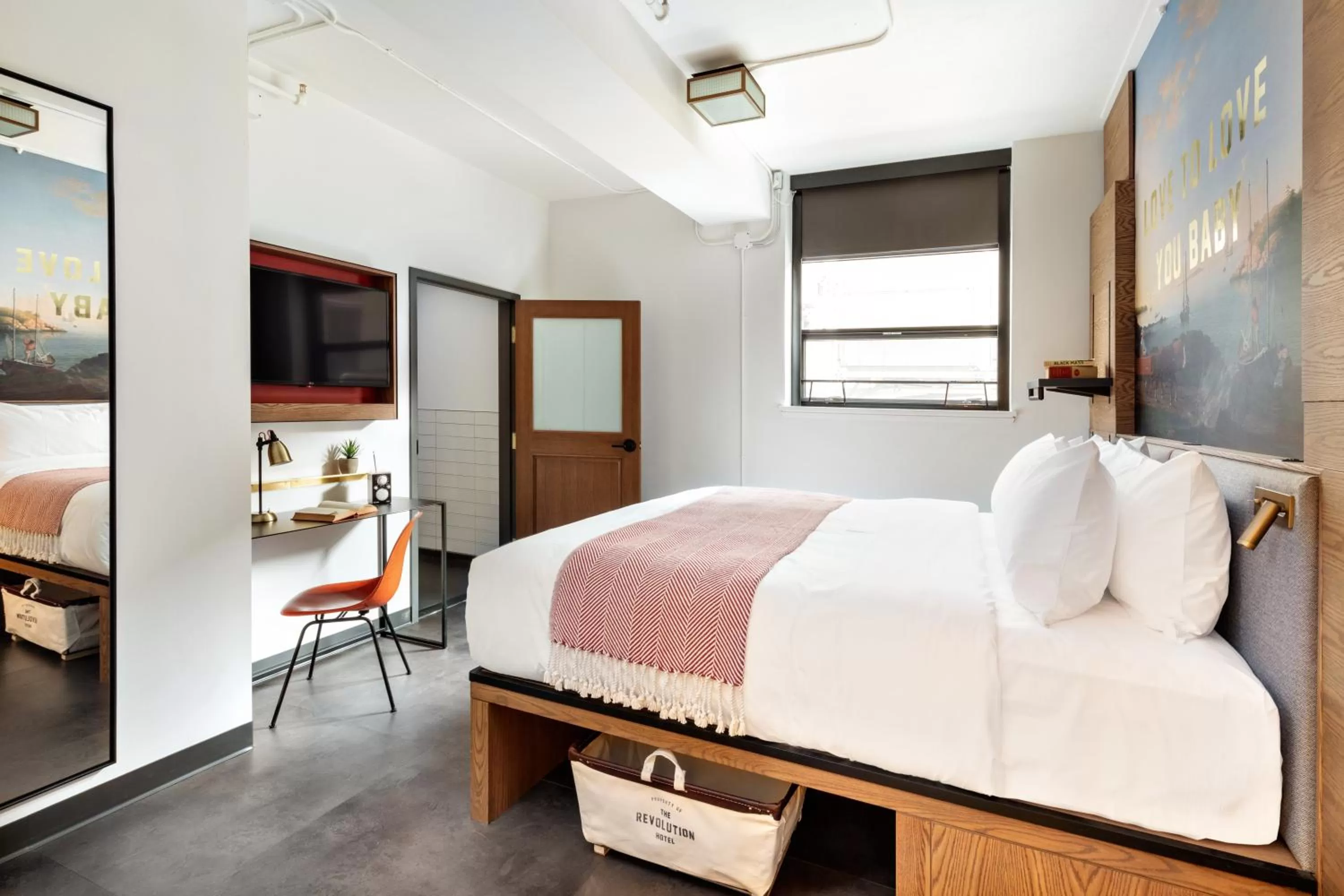 Photo of the whole room, Bed in The Revolution Hotel