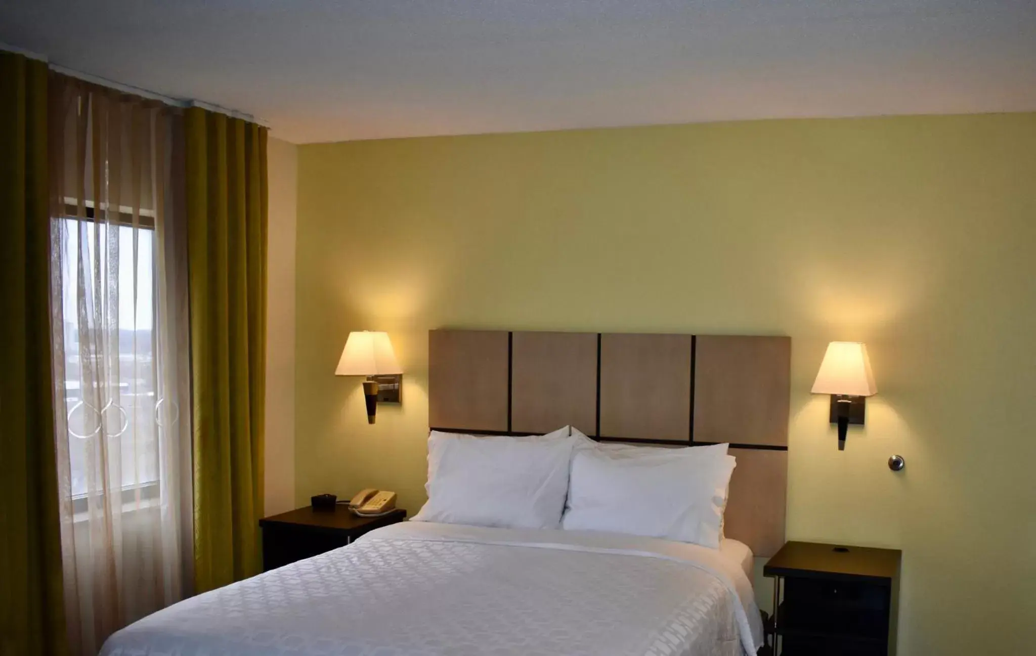 Photo of the whole room, Bed in Candlewood Suites Indianapolis Downtown Medical District, an IHG Hotel