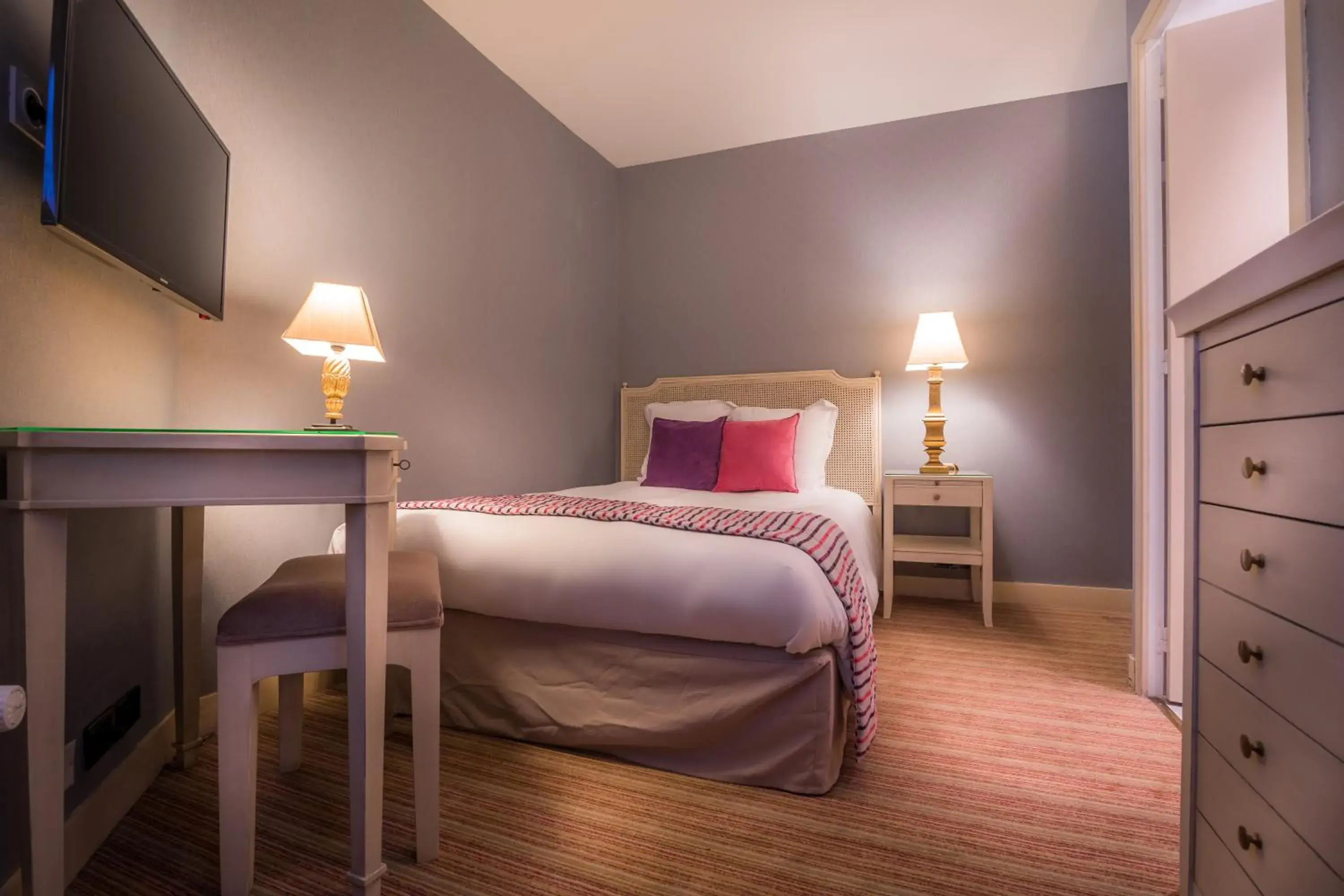 Bed in Champerret Heliopolis Bed in Champerret Heliopolis