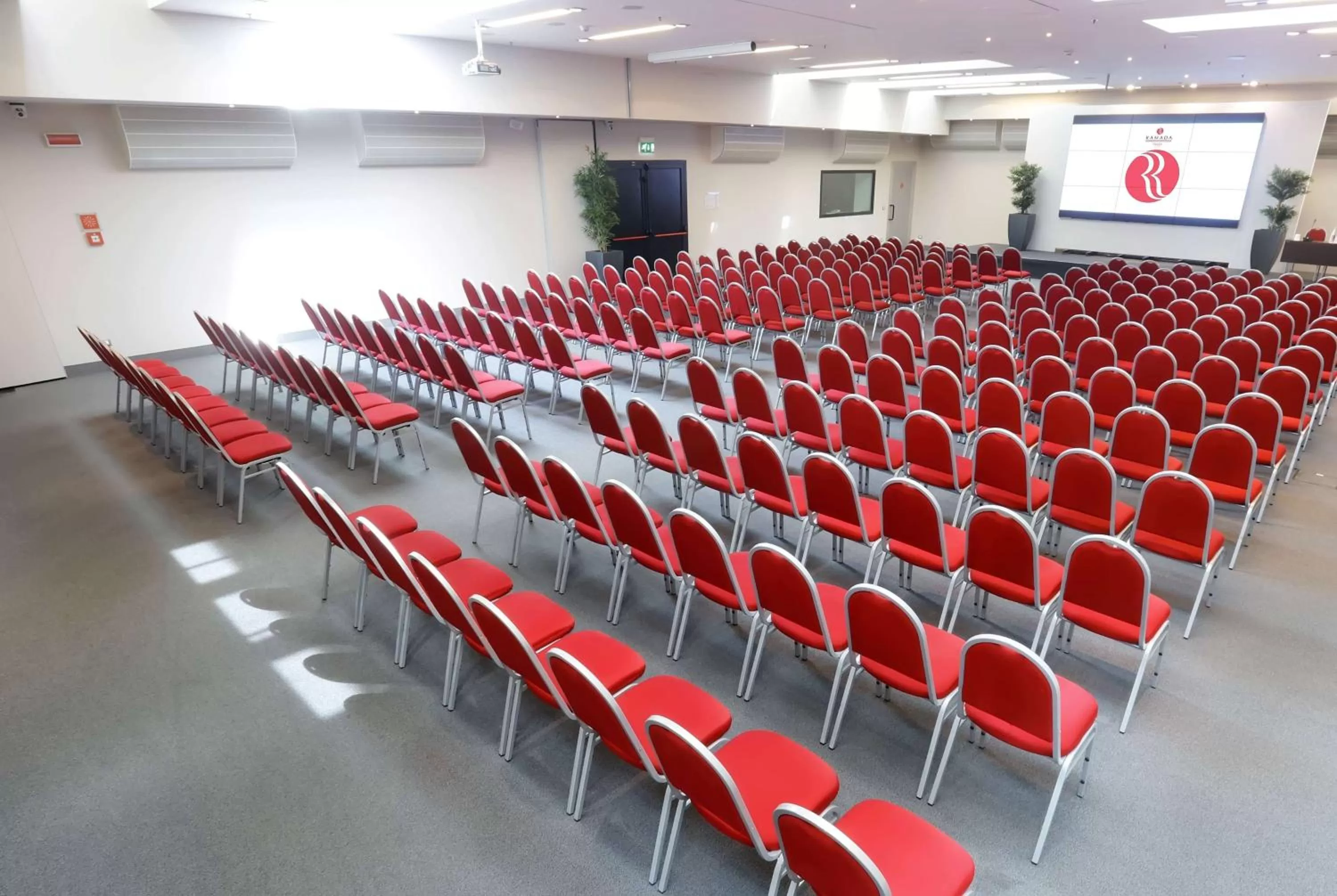 Meeting/conference room in Ramada Plaza by Wyndham Milano