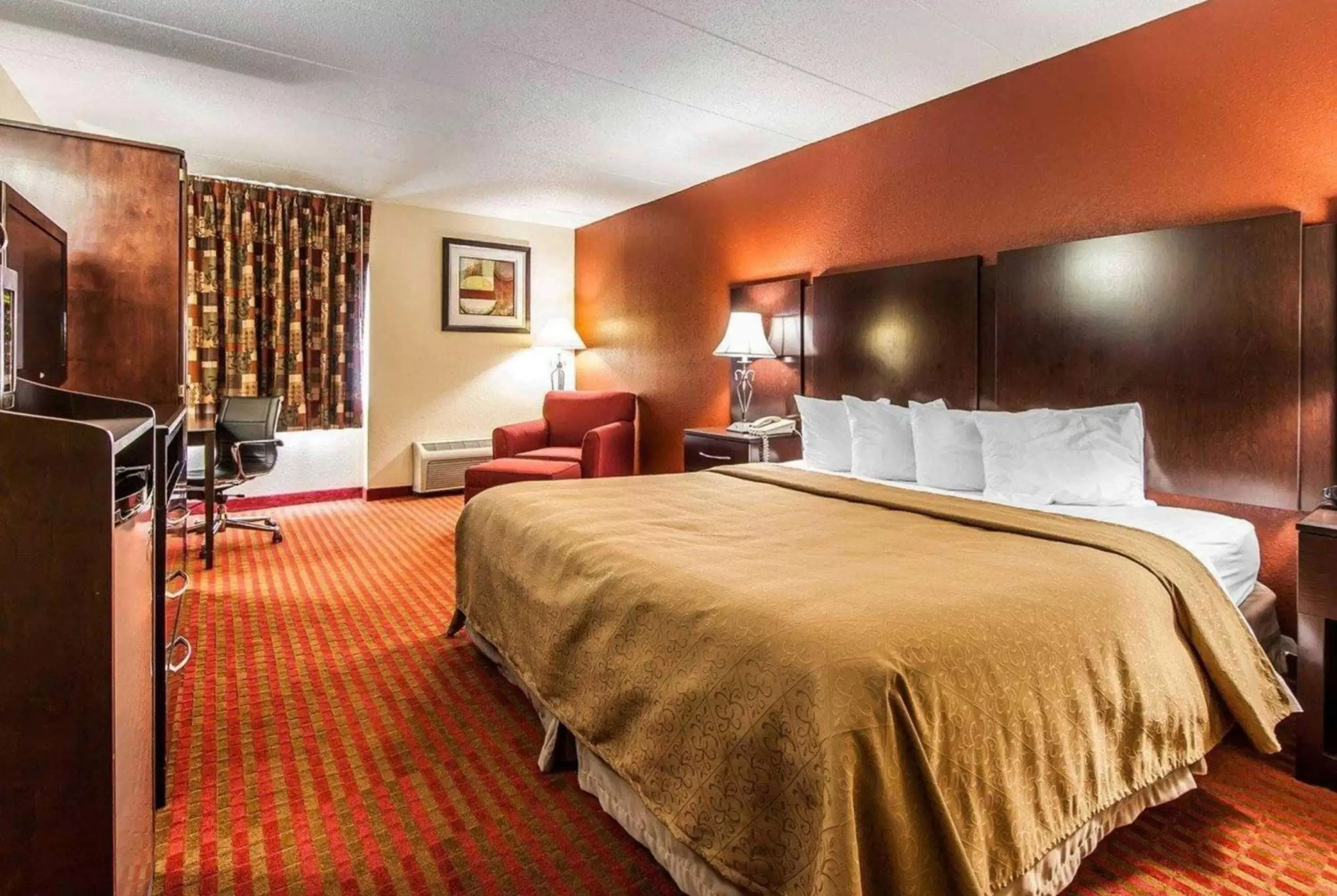 Photo of the whole room, Bed in Wingate by Wyndham Marietta Conference Center Ohio