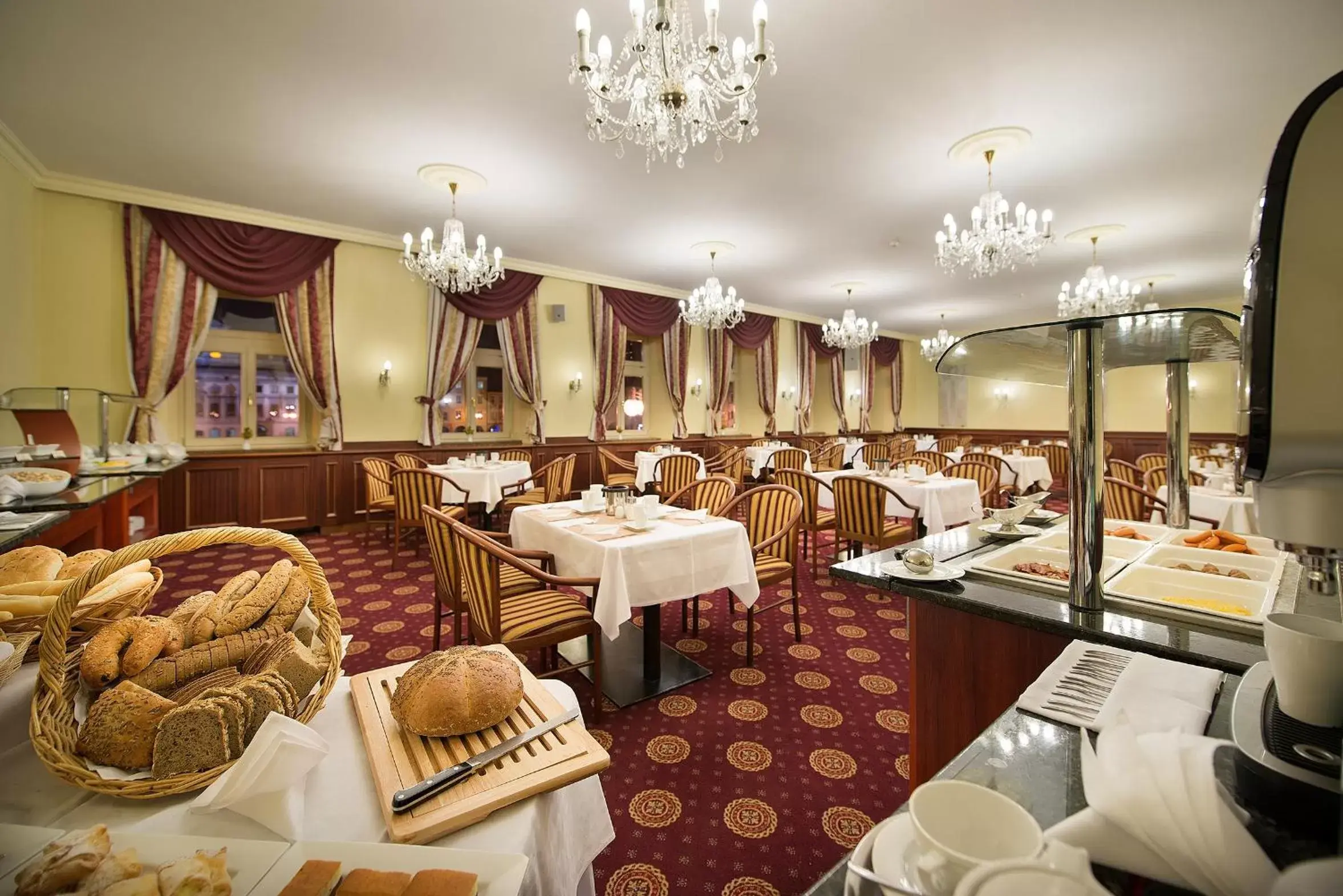Restaurant/Places to Eat in Grandhotel Zvon