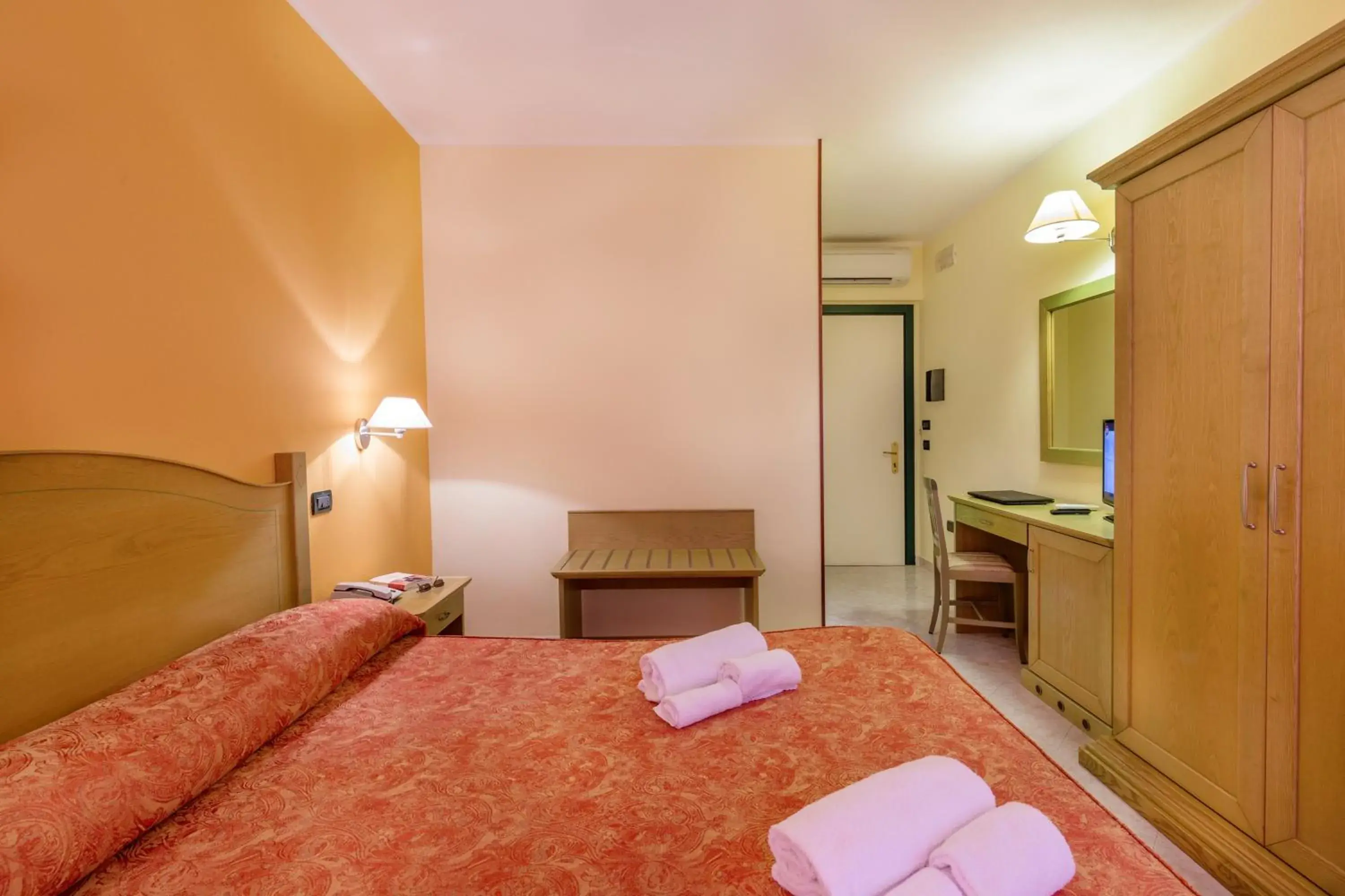 Photo of the whole room, Room Photo in Hotel Rosa dei Venti