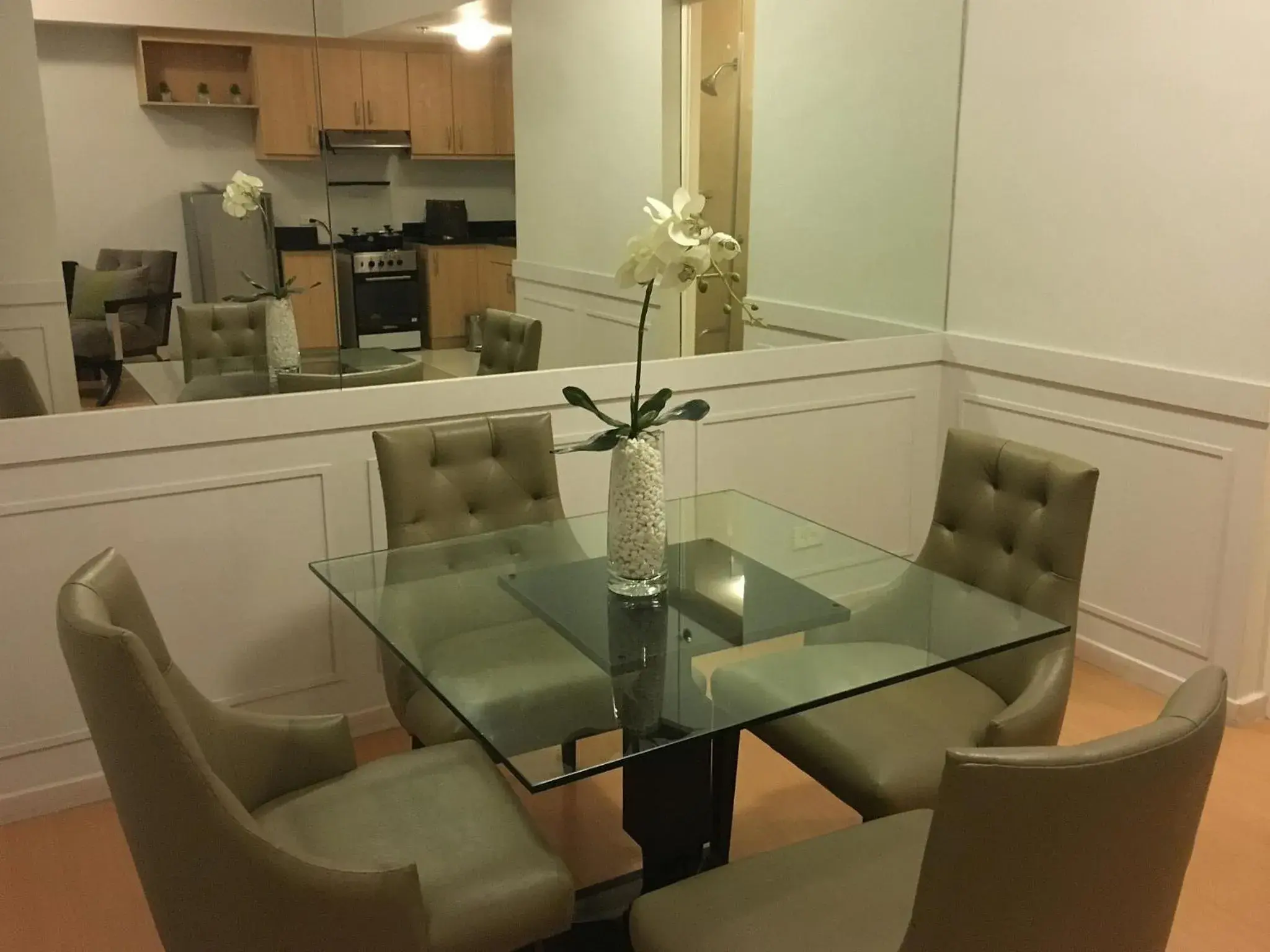 Dining area, Restaurant/Places to Eat in Avant Serviced Suites - Personal Concierge