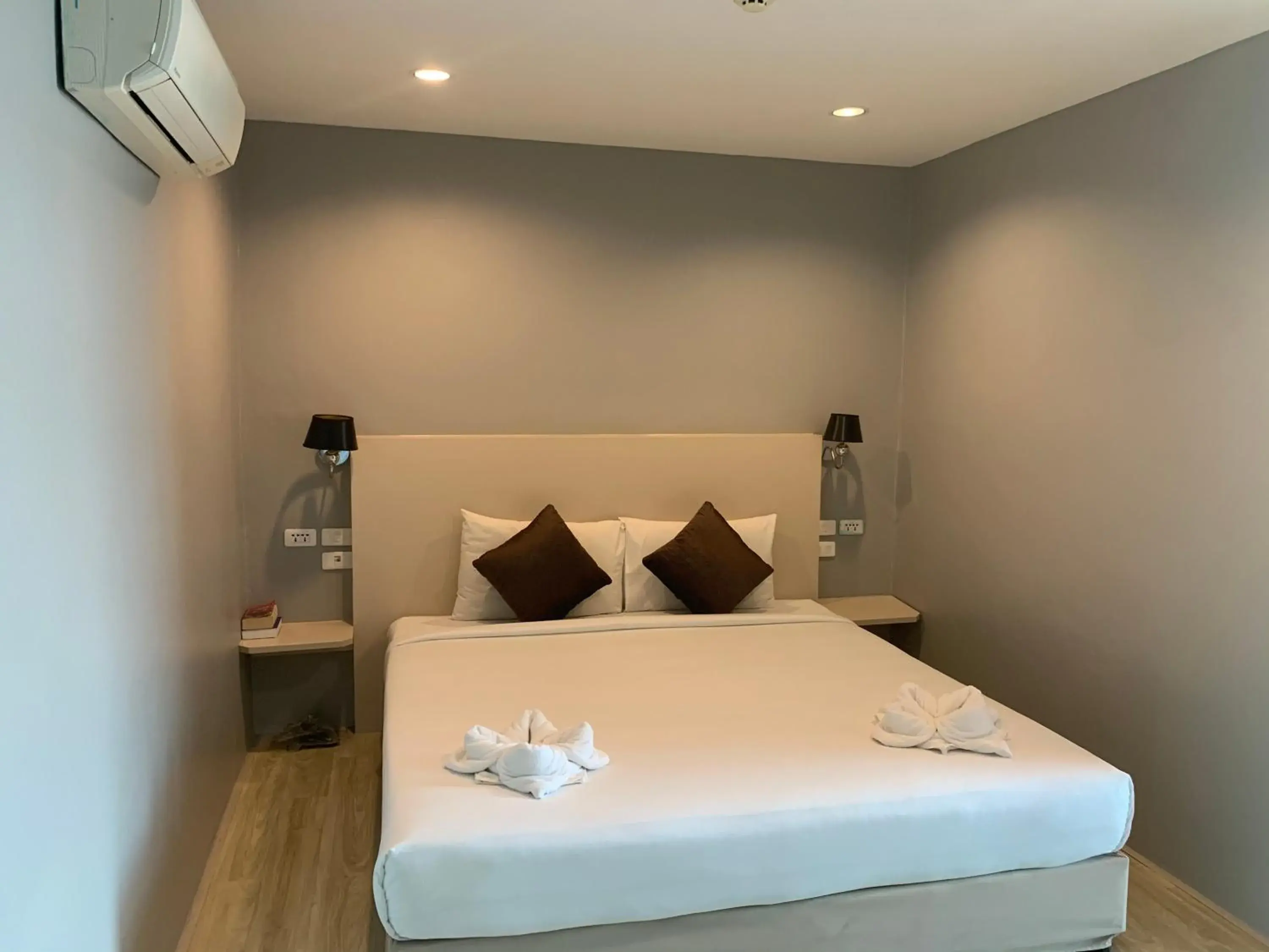 Bed in Behind The Scene Hotel Club @ Samui