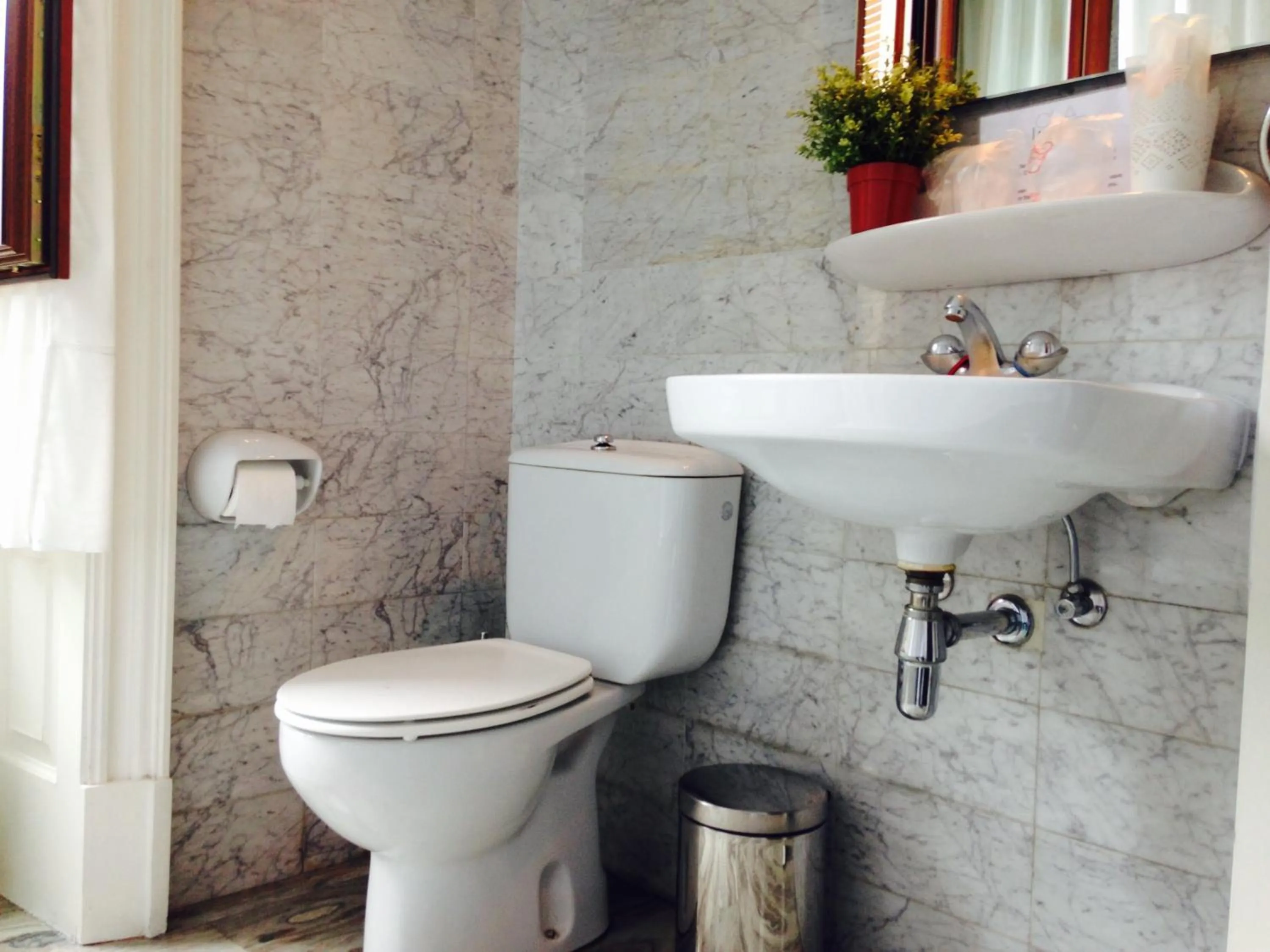 Bathroom in Hotel Olajauregi