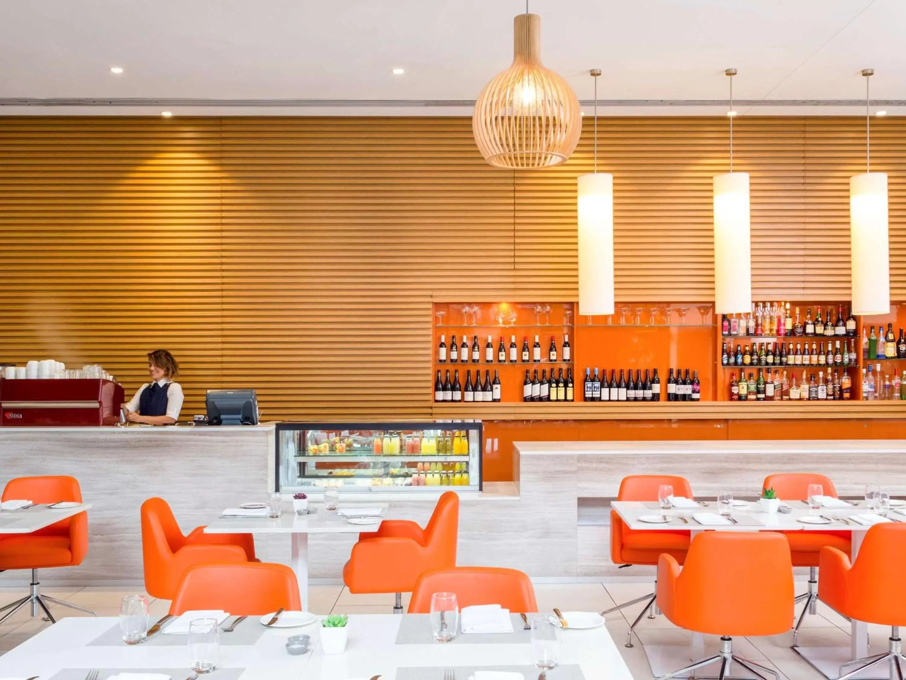 Lounge or bar, Restaurant/Places to Eat in Novotel Newcastle Beach