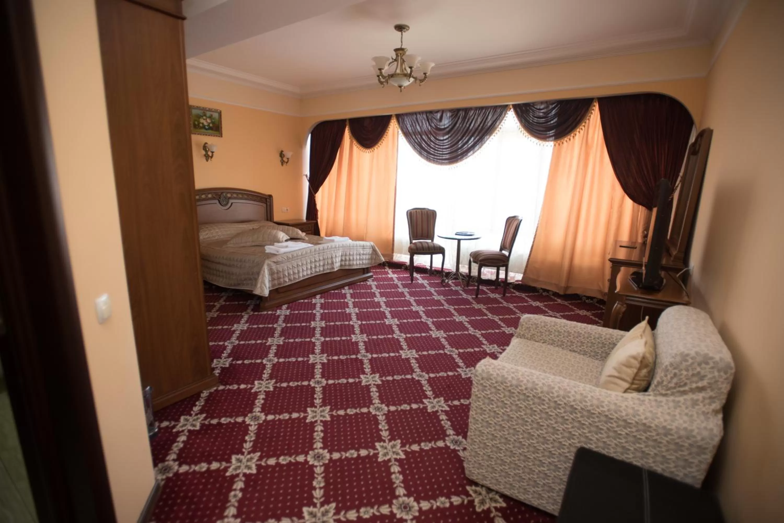 Photo of the whole room, Bed in Altin Palace