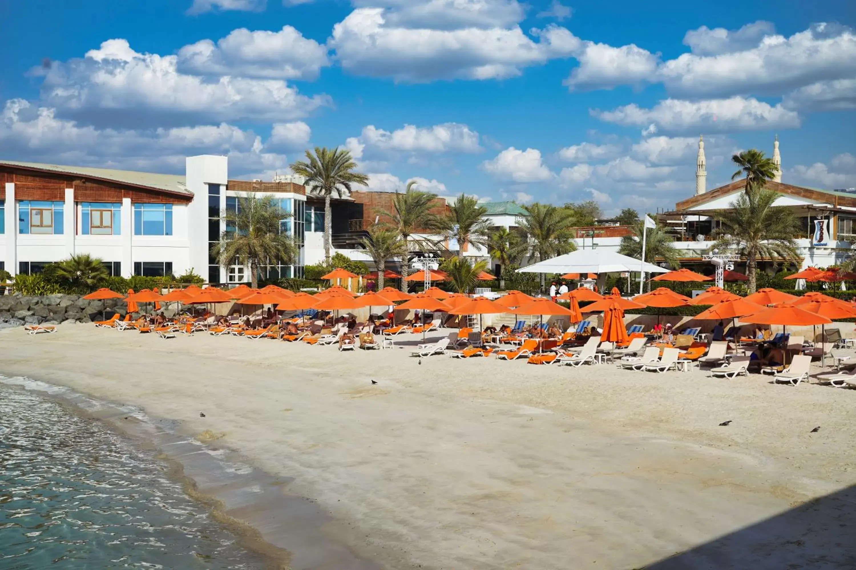 Restaurant/places to eat, Beach in Dubai Marine Beach Resort & Spa