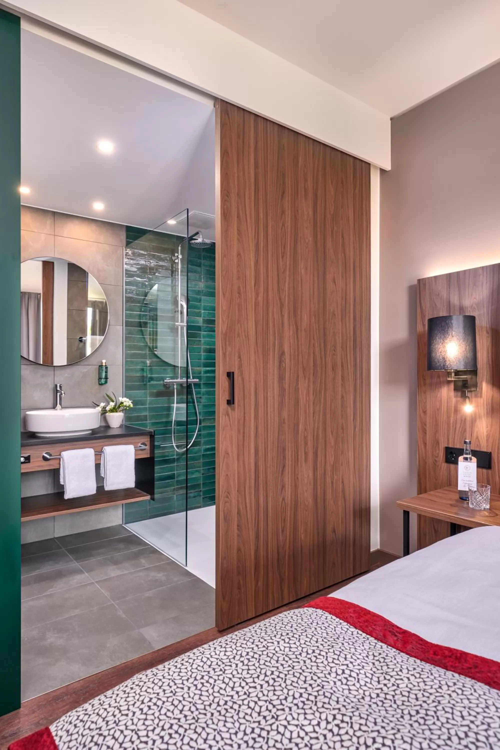 Bathroom, Bed in Karls Hotel