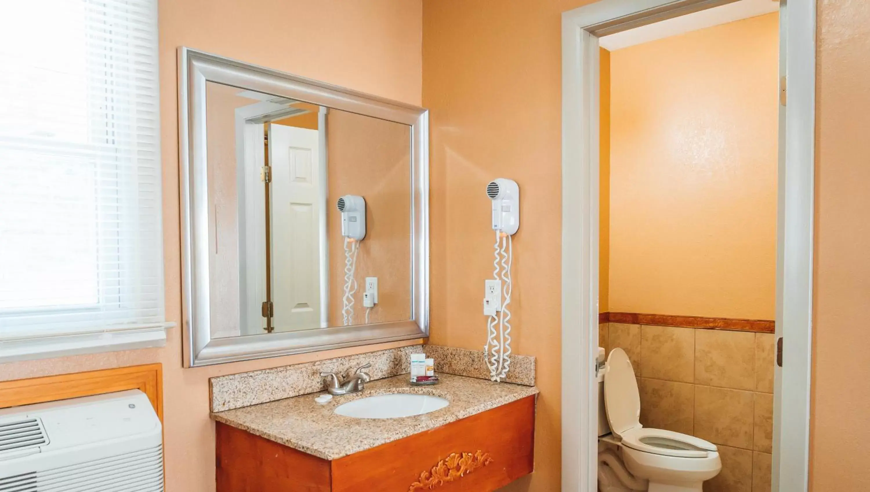 Bathroom in Quiet Corner Inn