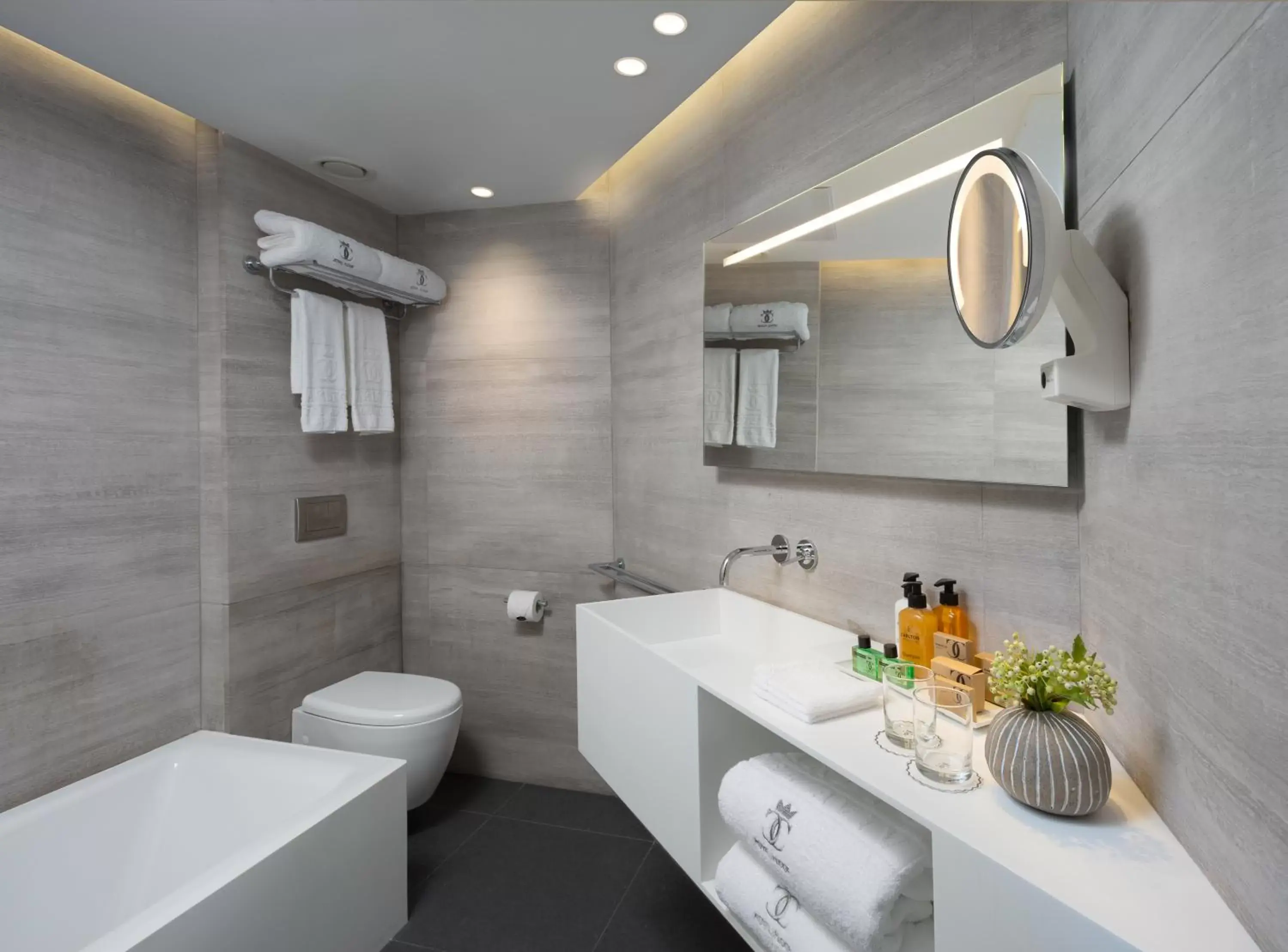 Bathroom in Carlton Tel Aviv Hotel – Luxury on the Beach