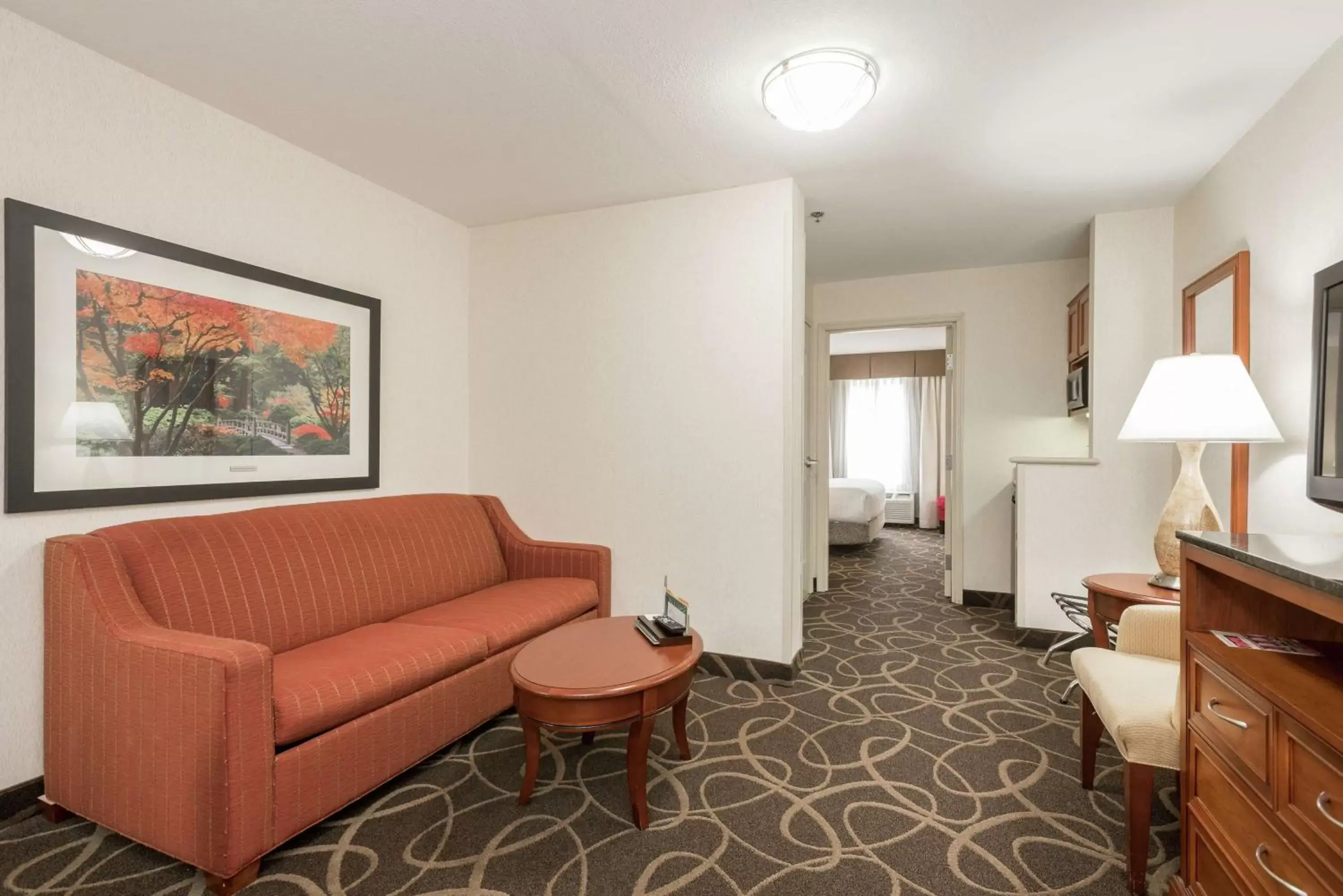 Living room, Seating Area in Hilton Garden Inn Portland Airport