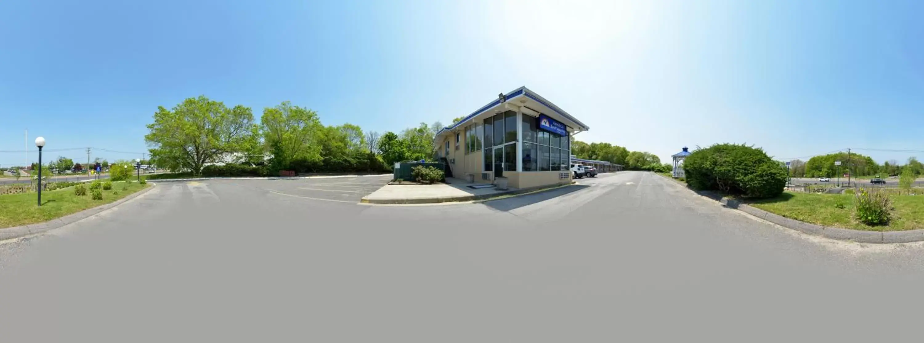 Property Building in Americas Best Value Inn Smithtown/Long Island