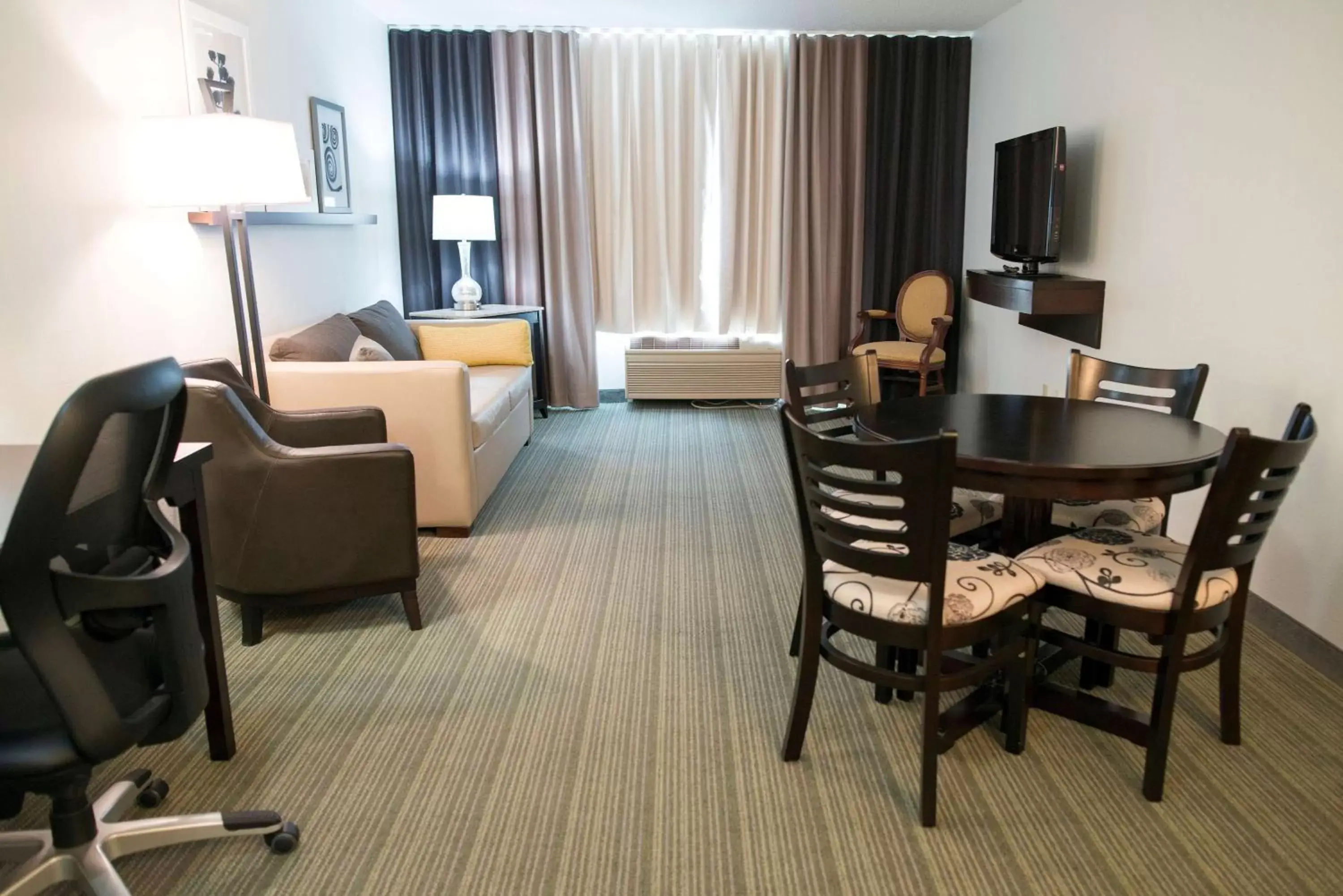 Photo of the whole room in Country Inn & Suites by Radisson, Effingham, IL