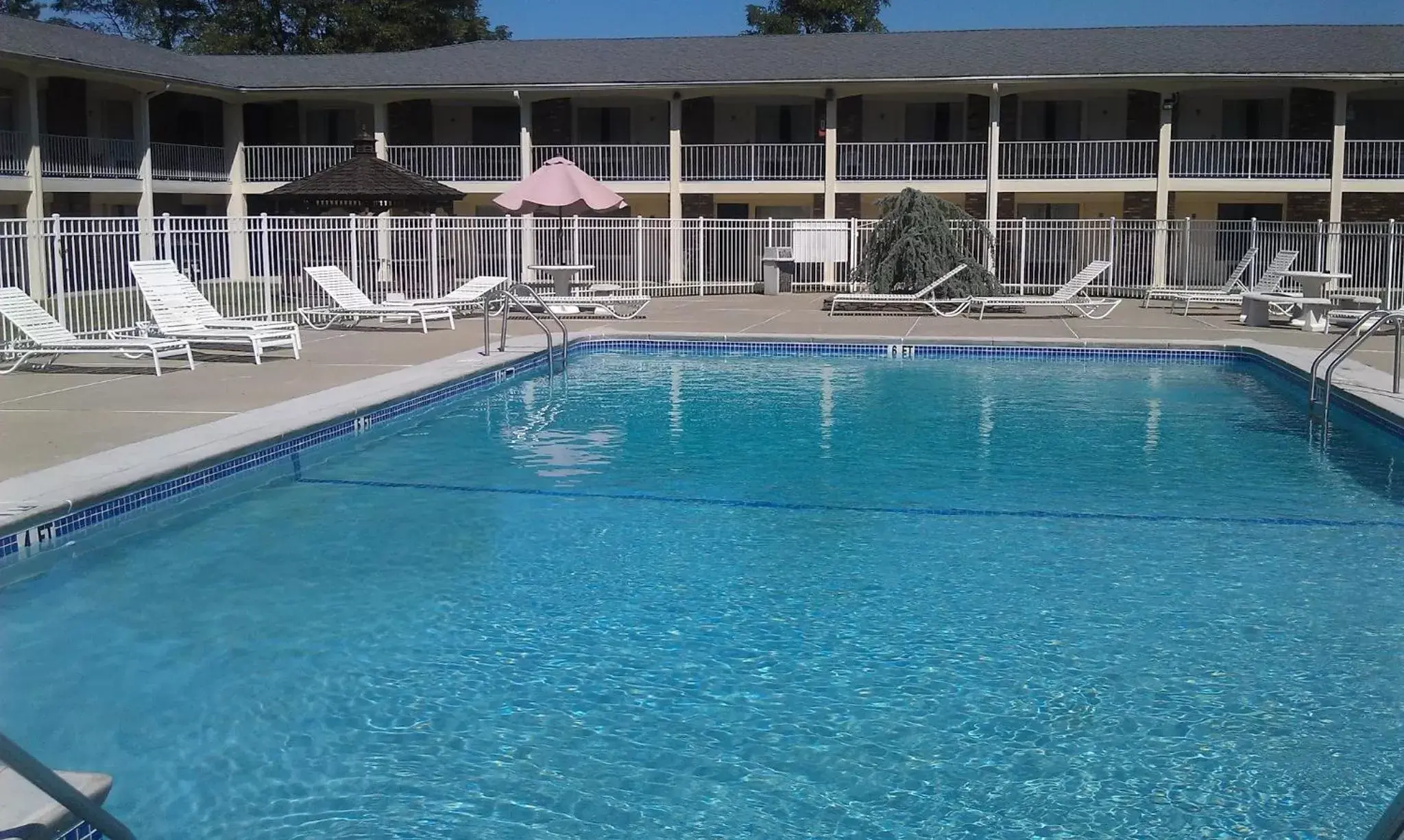 Facade/entrance in Crystal Inn Eatontown Facade/entrance in Crystal Inn Eatontown