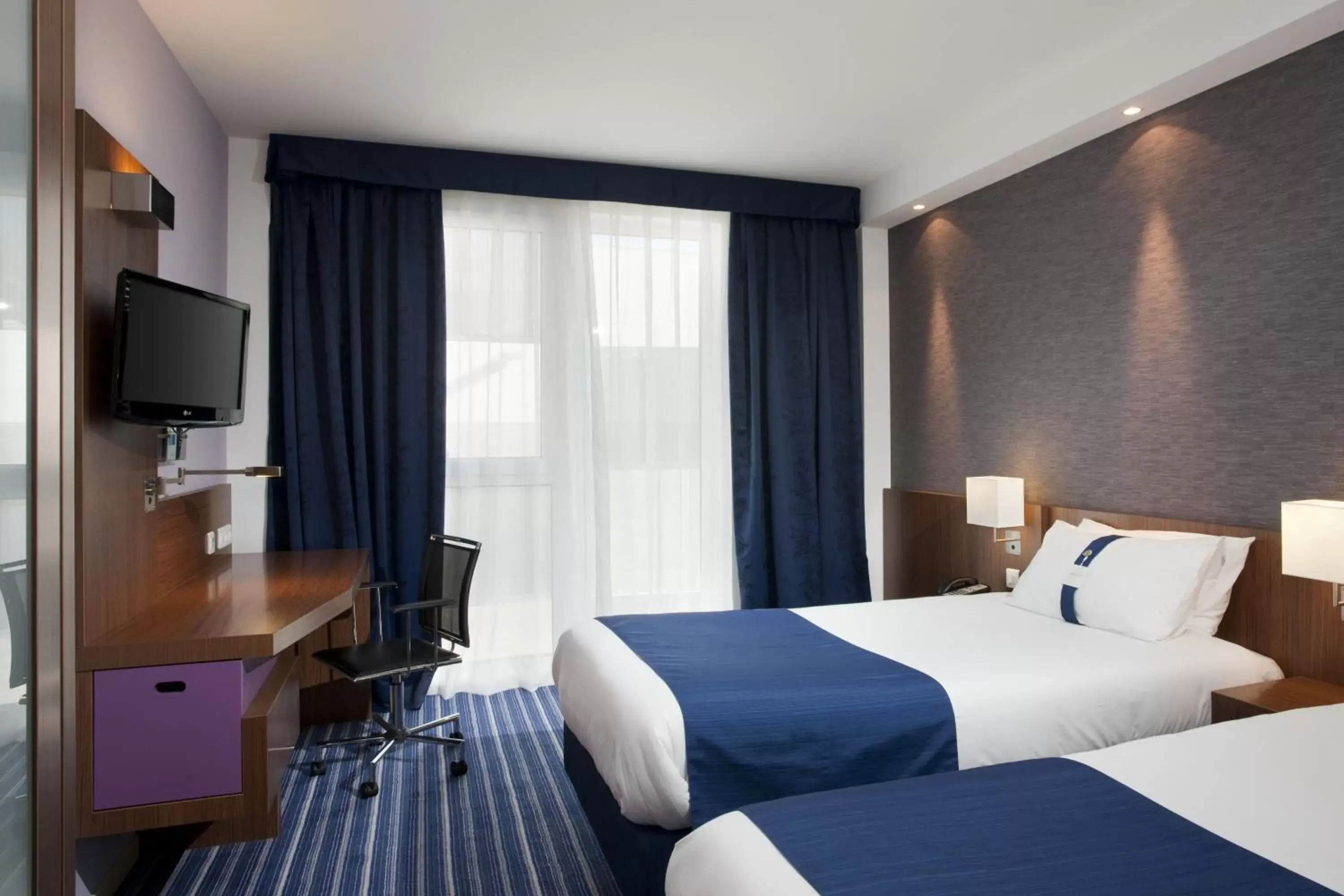 Photo of the whole room, Bed in Holiday Inn Express Madrid Leganes, an IHG Hotel