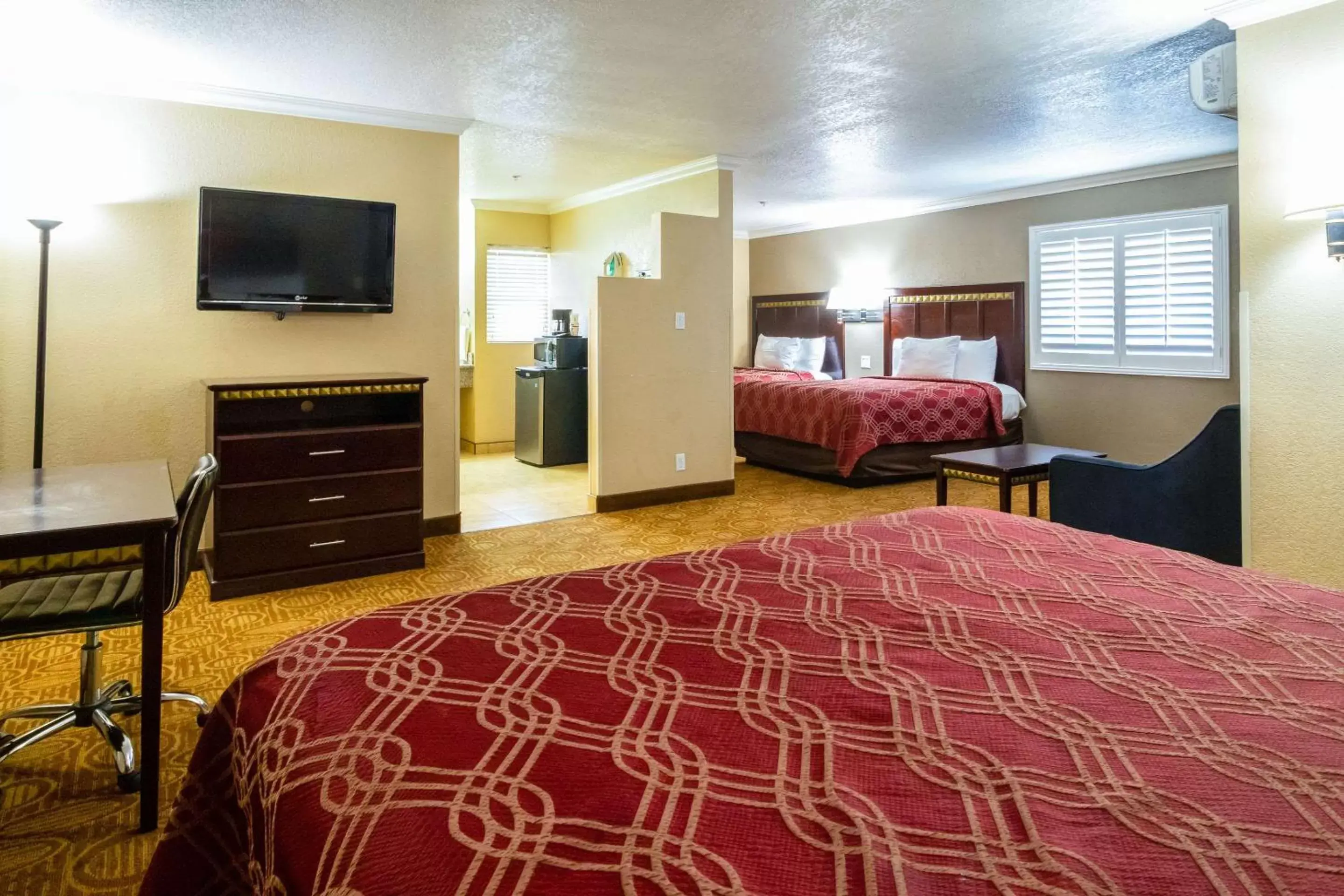 Photo of the whole room, TV/Entertainment Center in Econo Lodge Inn & Suites Fallbrook Downtown