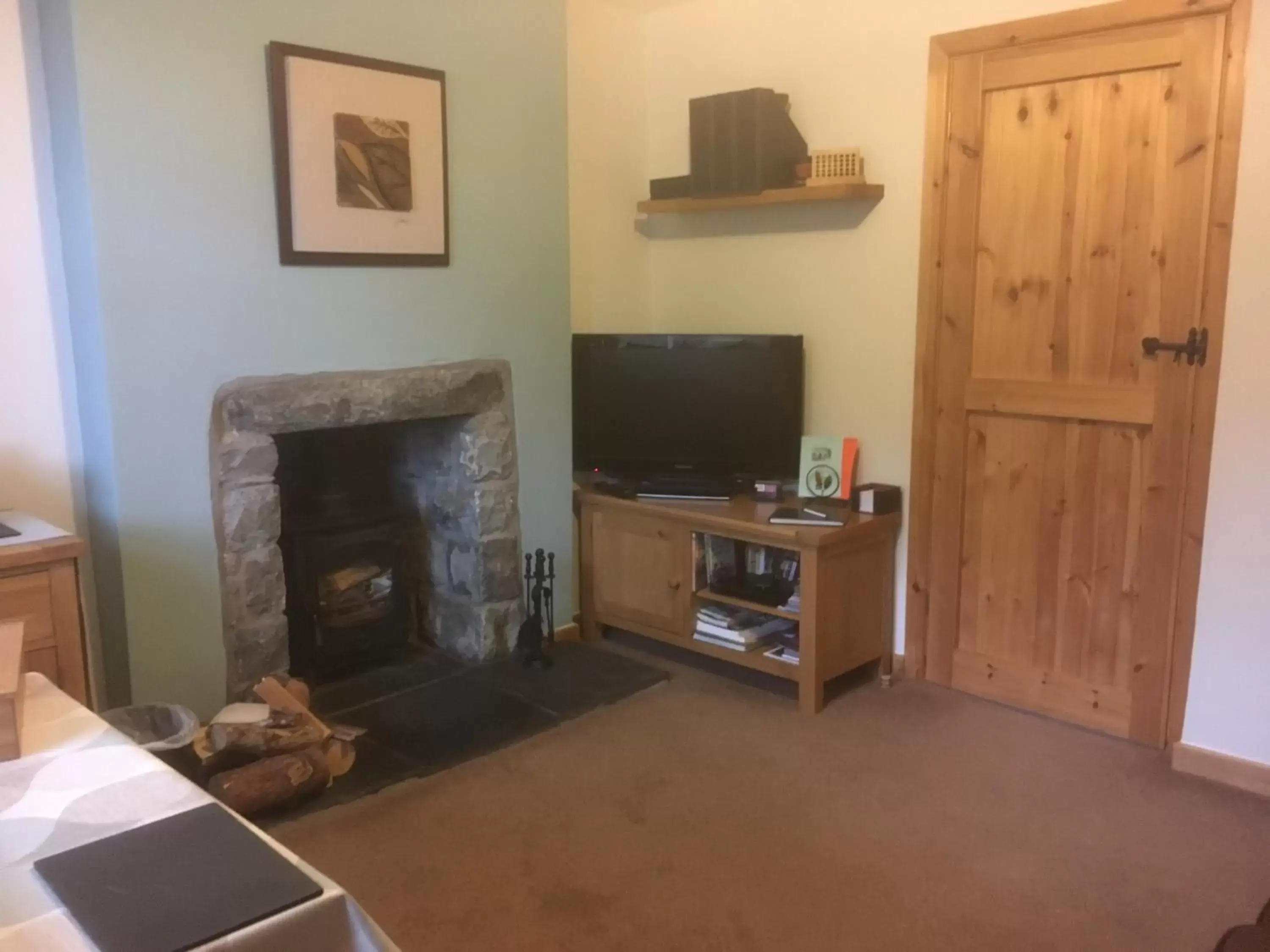 Living room, TV/Entertainment Center in Garth Engan Private Self Contained B&B with Garden Area