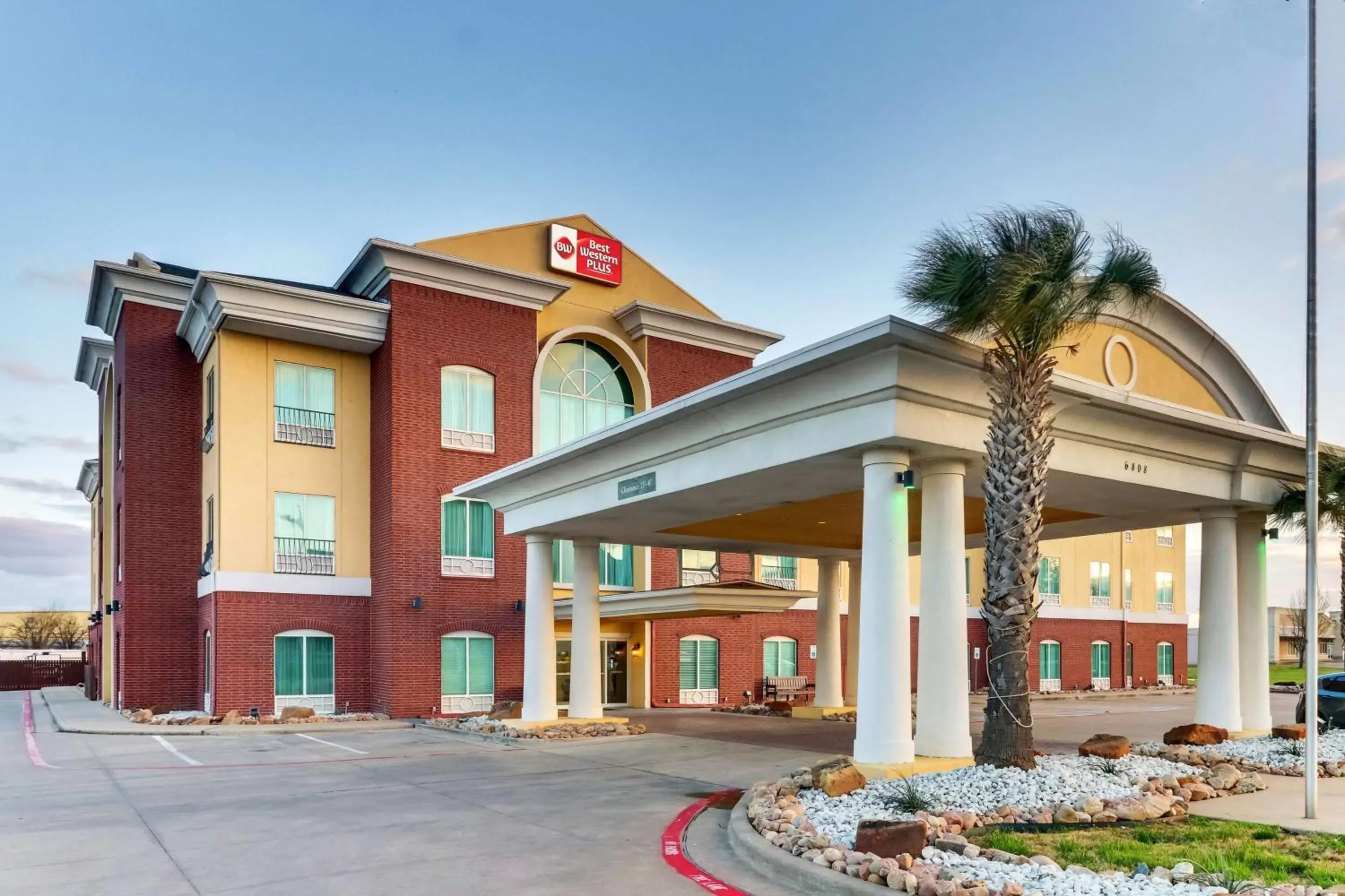 Property Building in Best Western Plus Woodway Waco South Inn & Suites