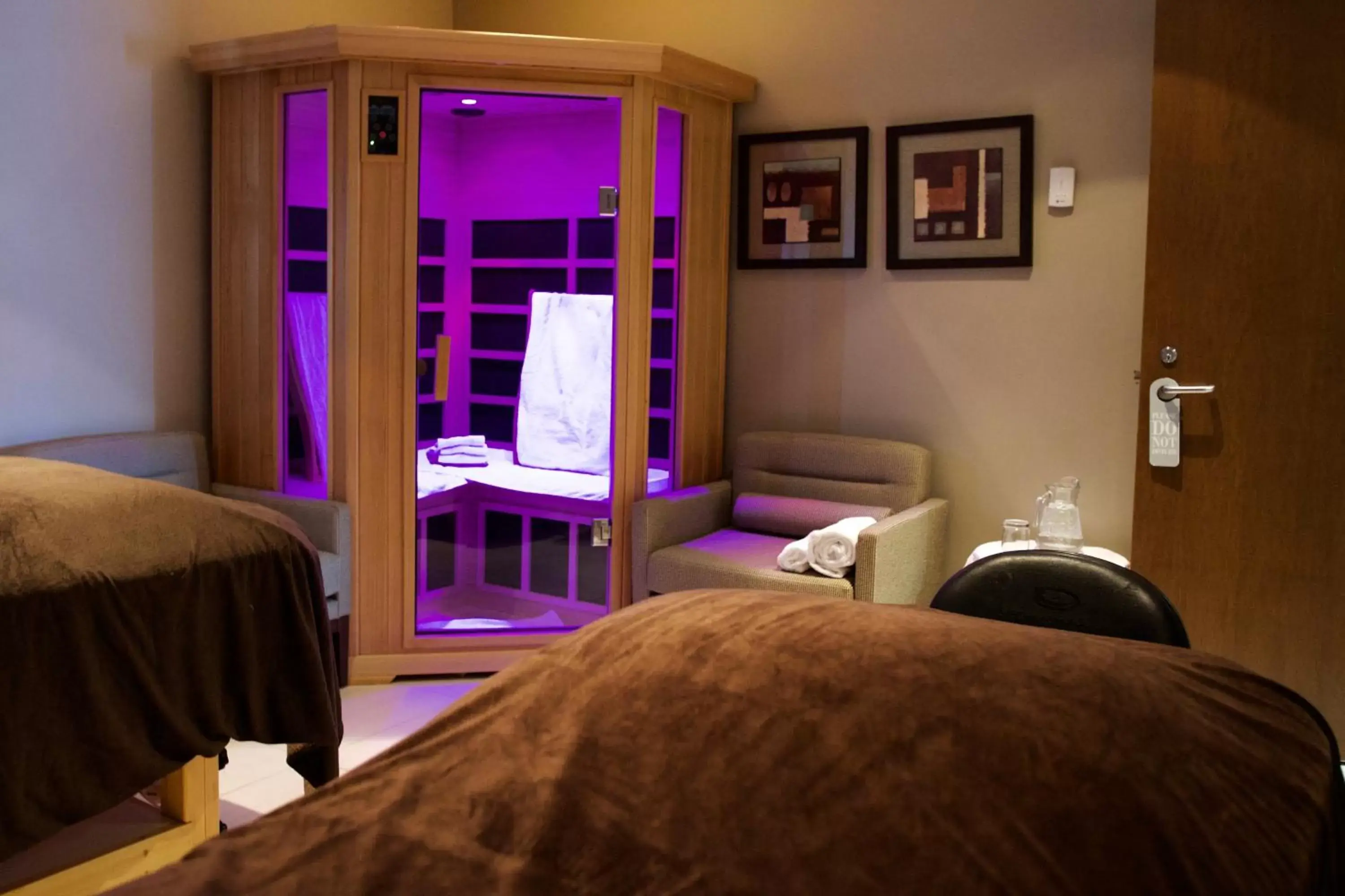 Sauna, Bed in Hotel Casino New Nouveau Brunswick