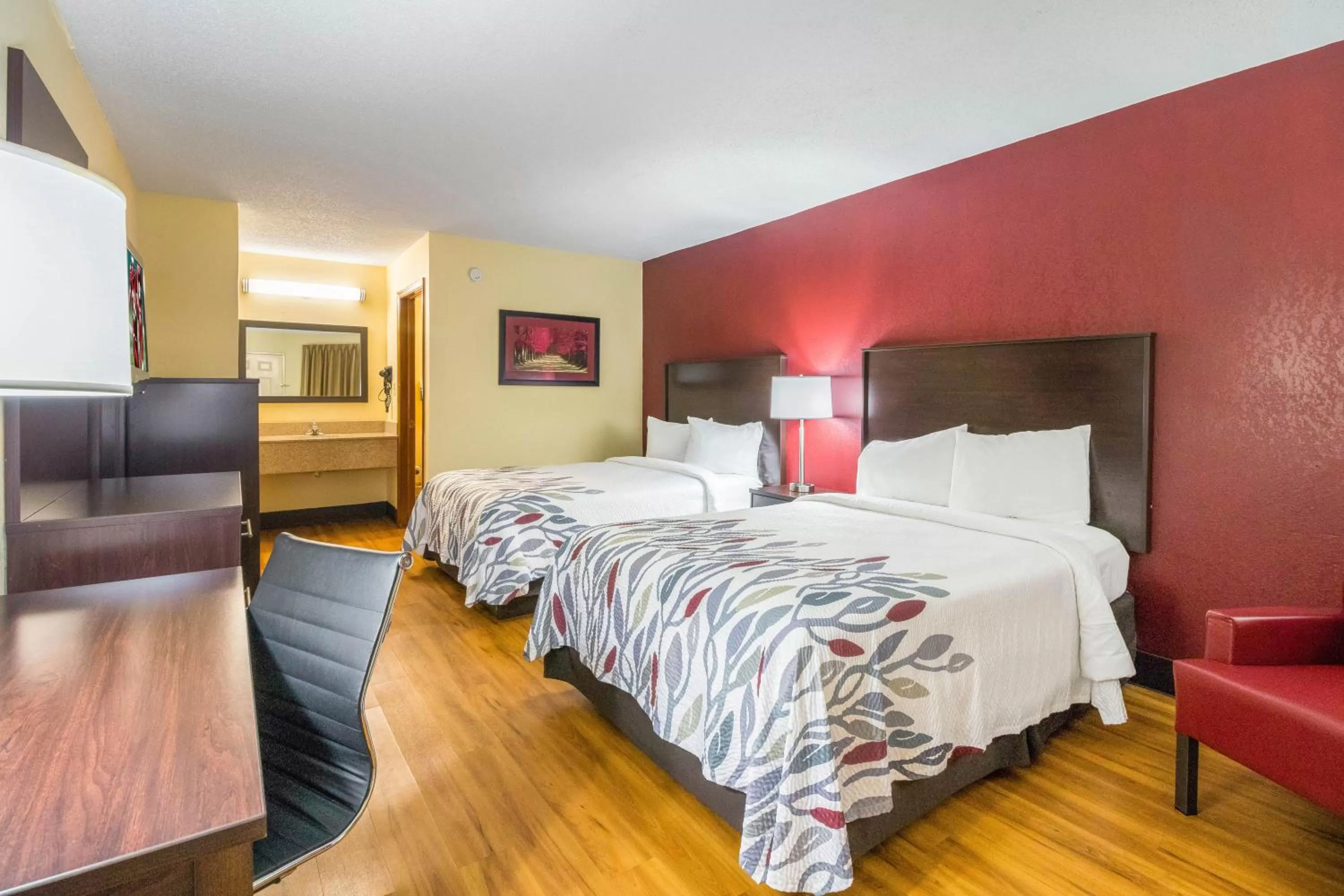 Bedroom, Bed in Red Roof Inn Clarksville